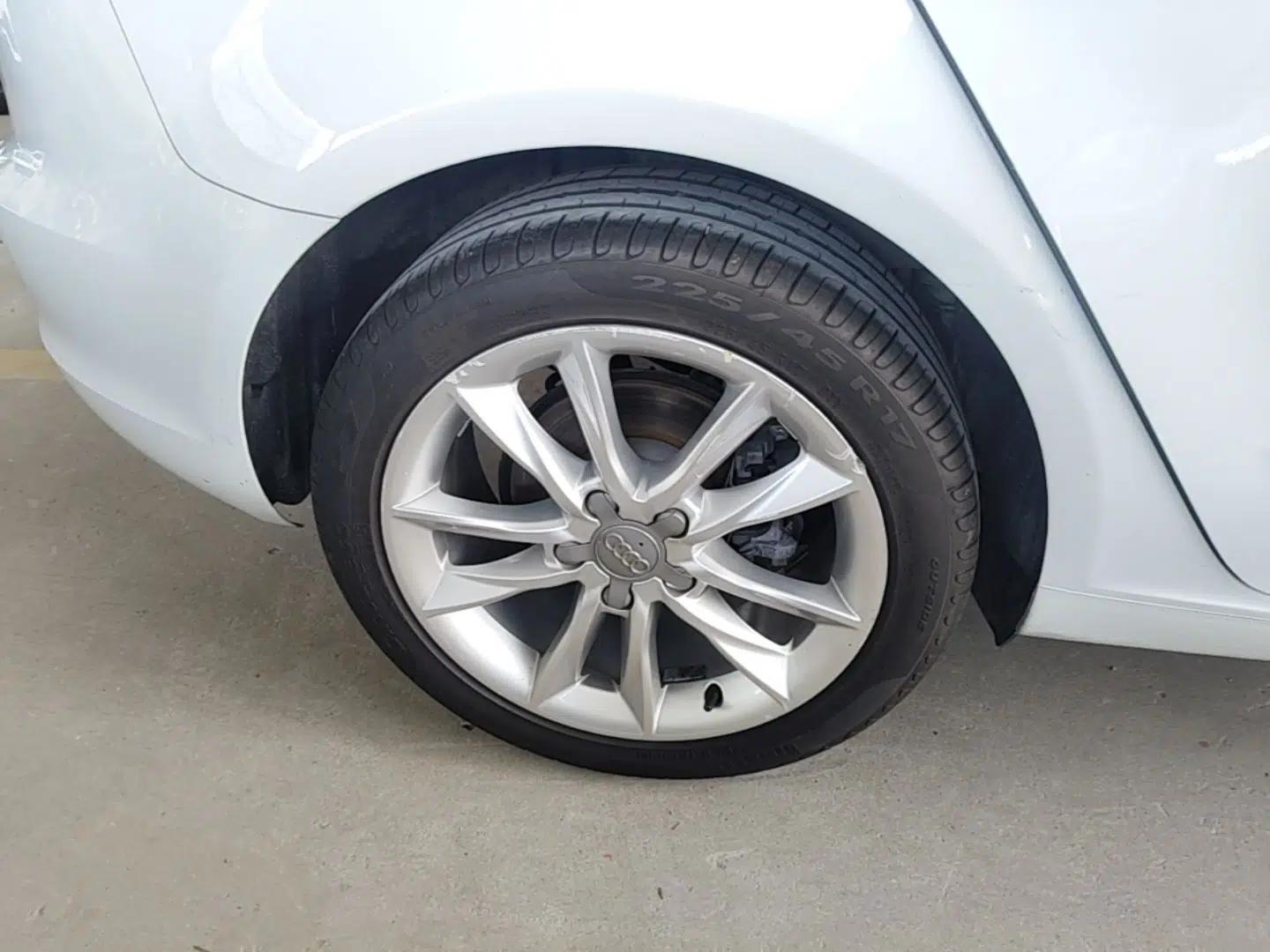 Audi A3 2014 Sportback 35 TFSI Automatic Comfort Model — миниатюра 16