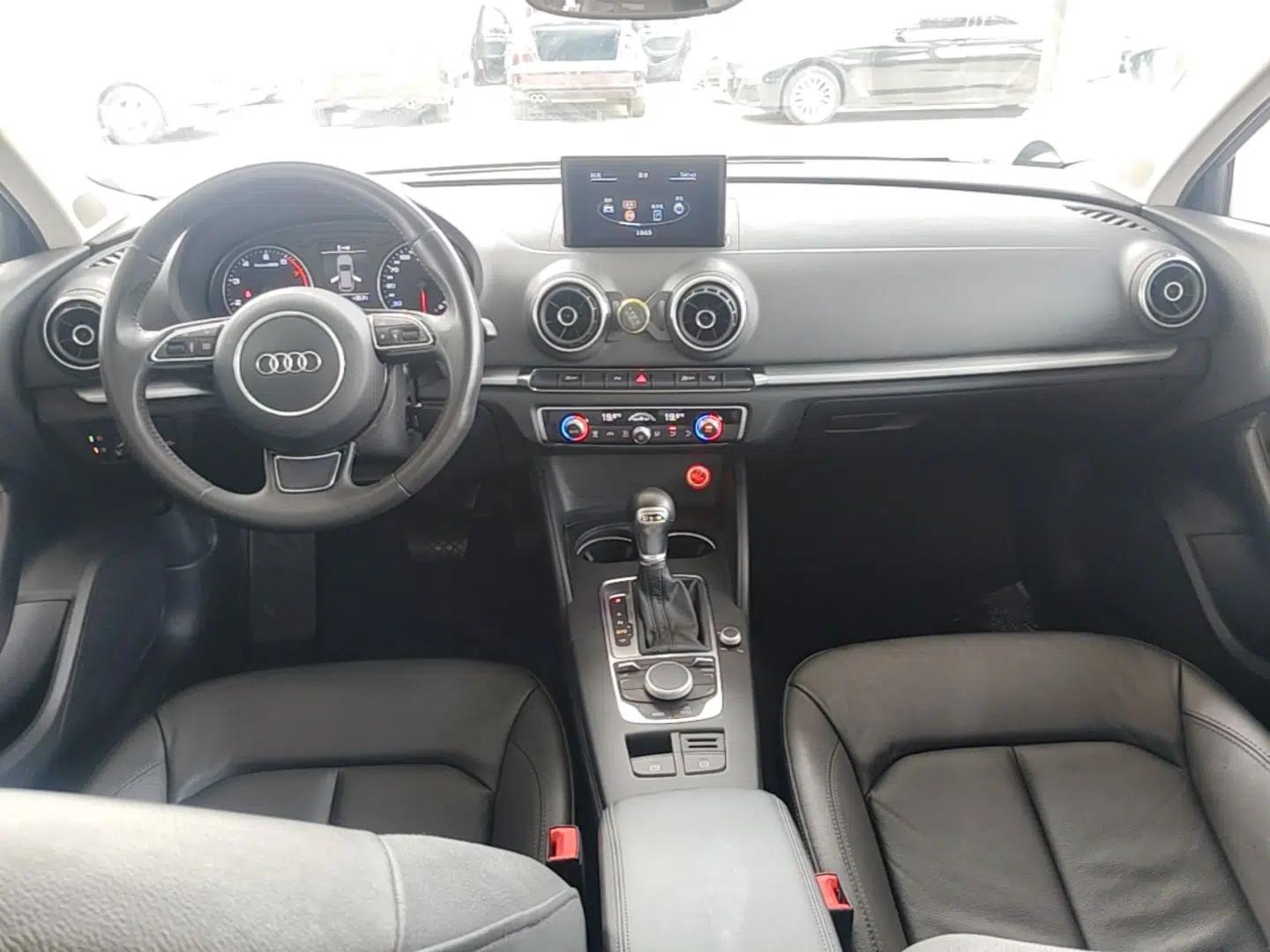 Audi A3 2014 Sportback 35 TFSI Automatic Comfort Model — миниатюра 17