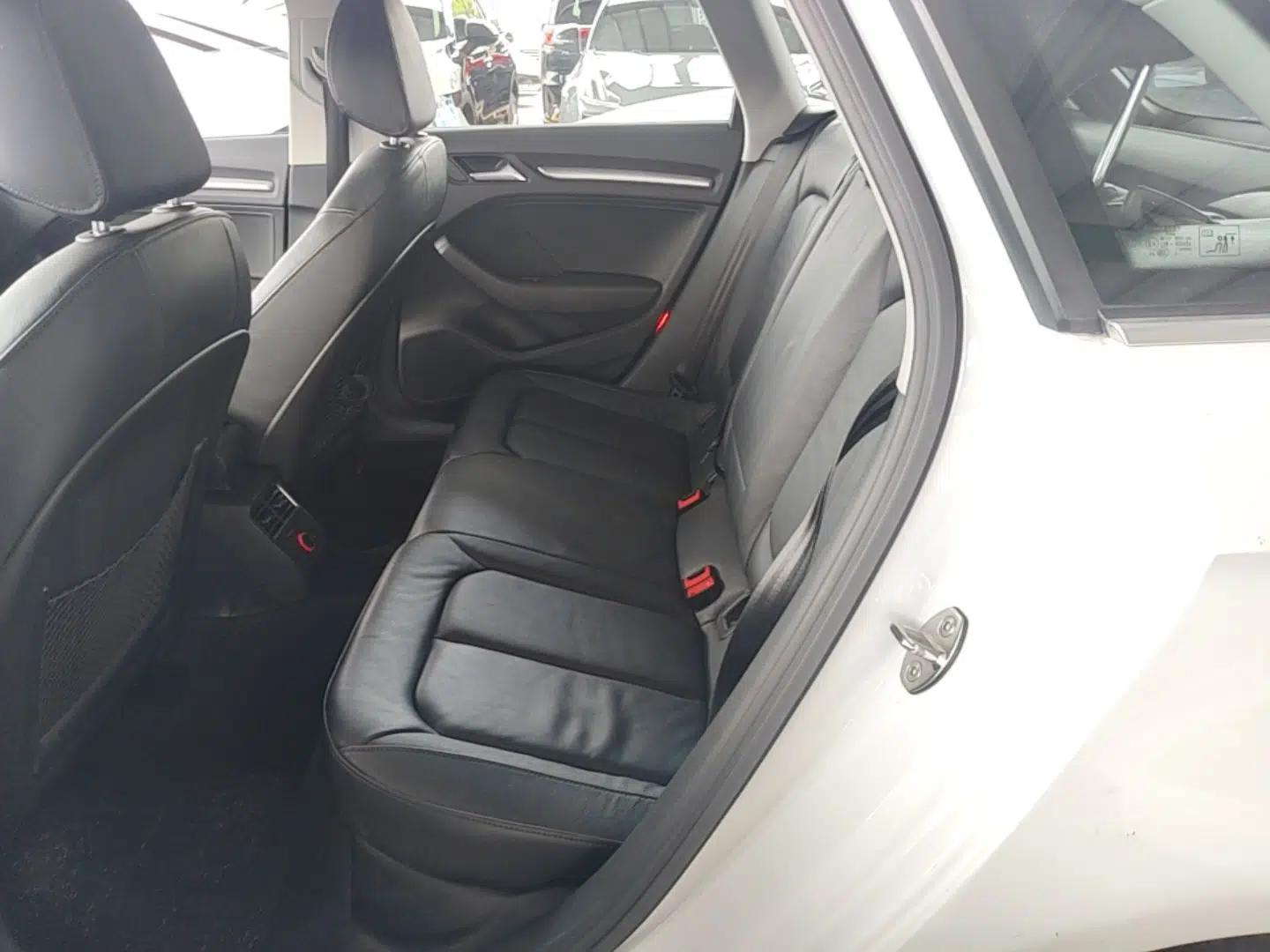 Audi A3 2014 Sportback 35 TFSI Automatic Comfort Model — миниатюра 25
