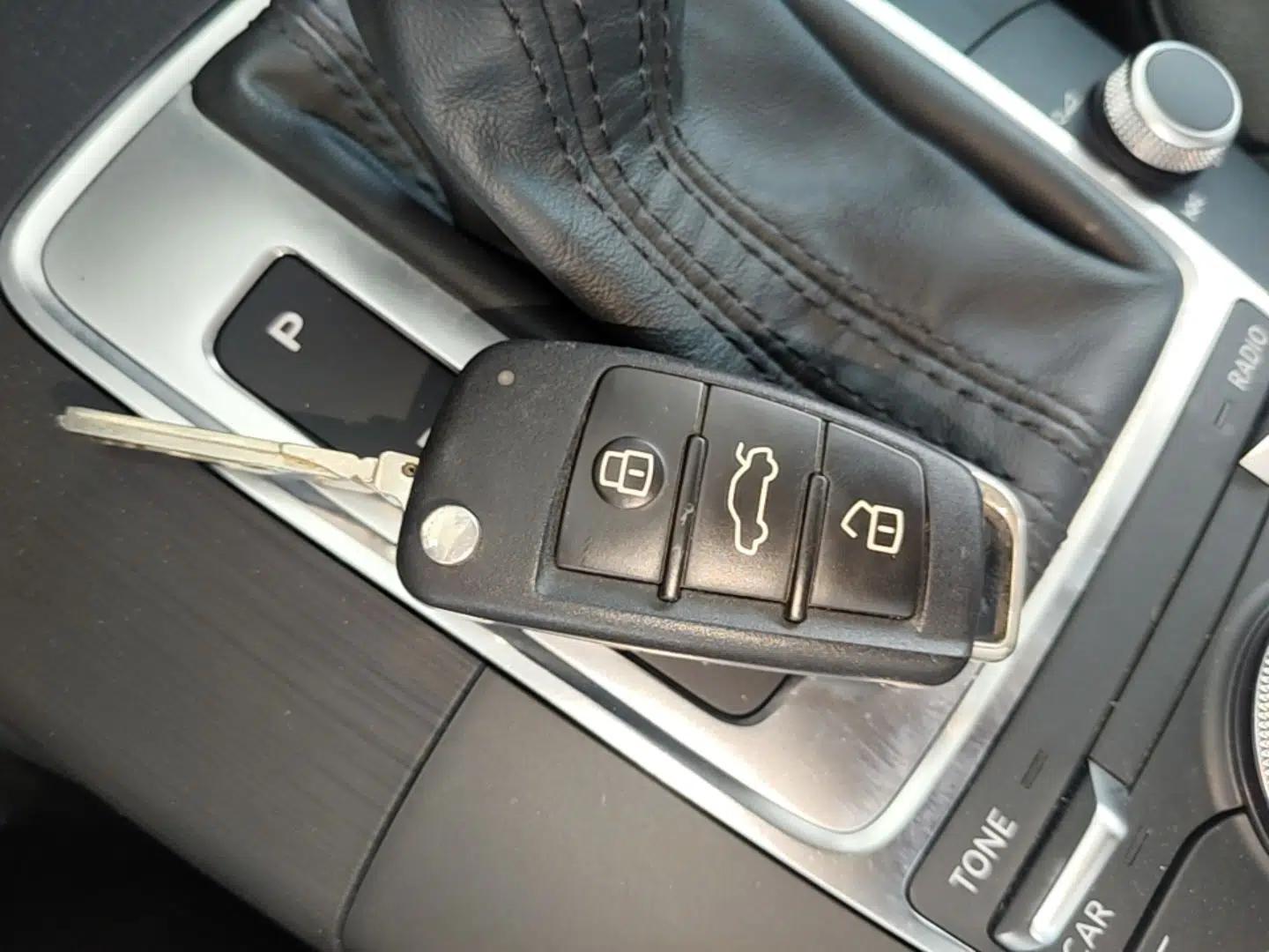 Audi A3 2014 Sportback 35 TFSI Automatic Comfort Model — миниатюра 28