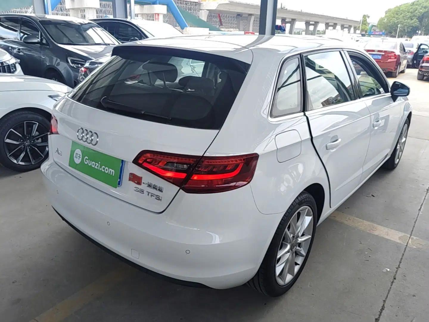 Audi A3 2014 Sportback 35 TFSI Automatic Comfort Model — миниатюра 6