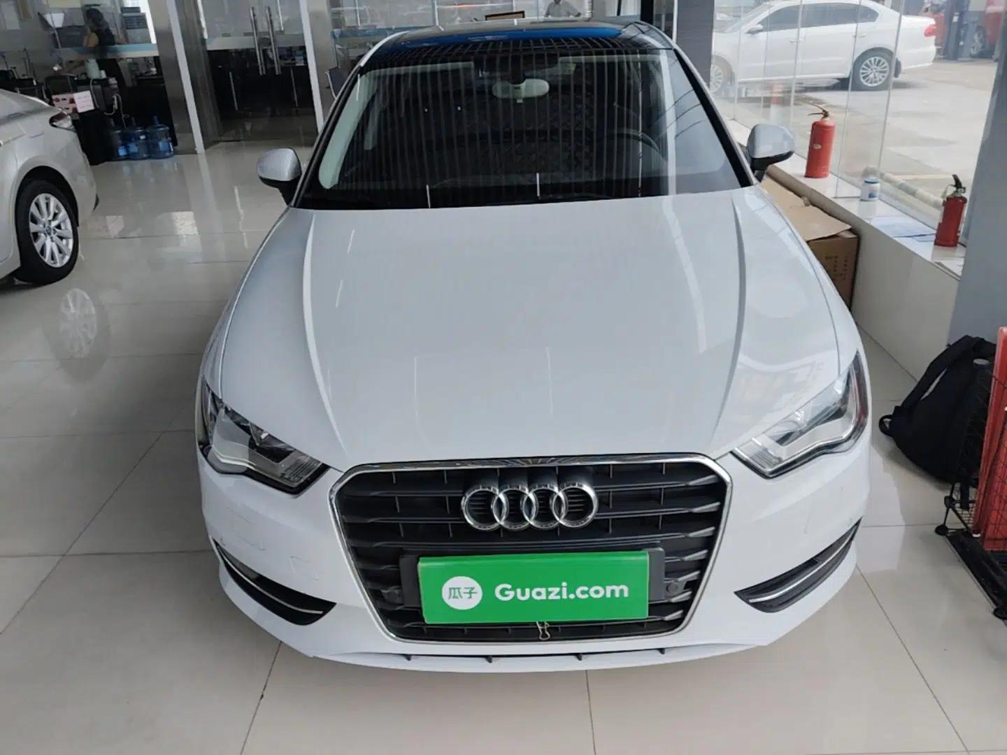 Audi A3 2014 Sportback 35 TFSI Automatic Style Edition — миниатюра 2