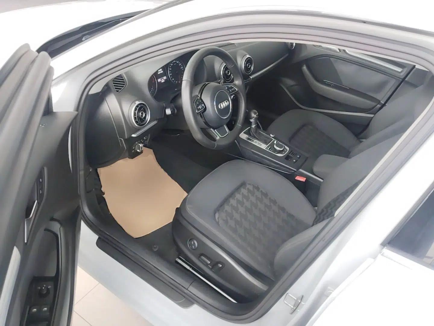 Audi A3 2014 Sportback 35 TFSI Automatic Style Edition — миниатюра 23
