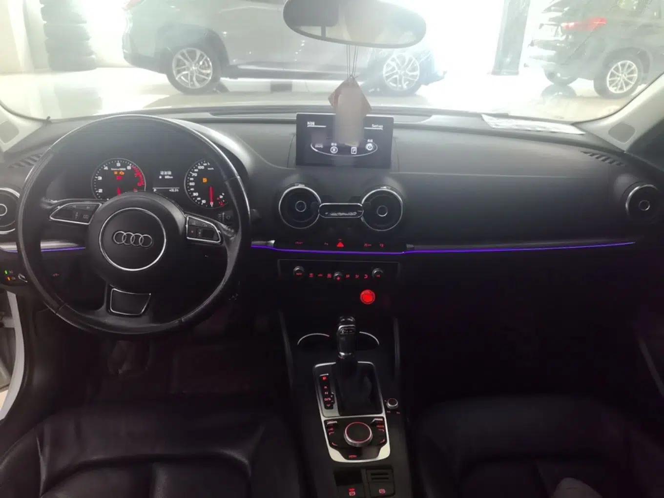 Audi A3 2014 Sportback 35 TFSI Automatic Comfort Model — миниатюра 12