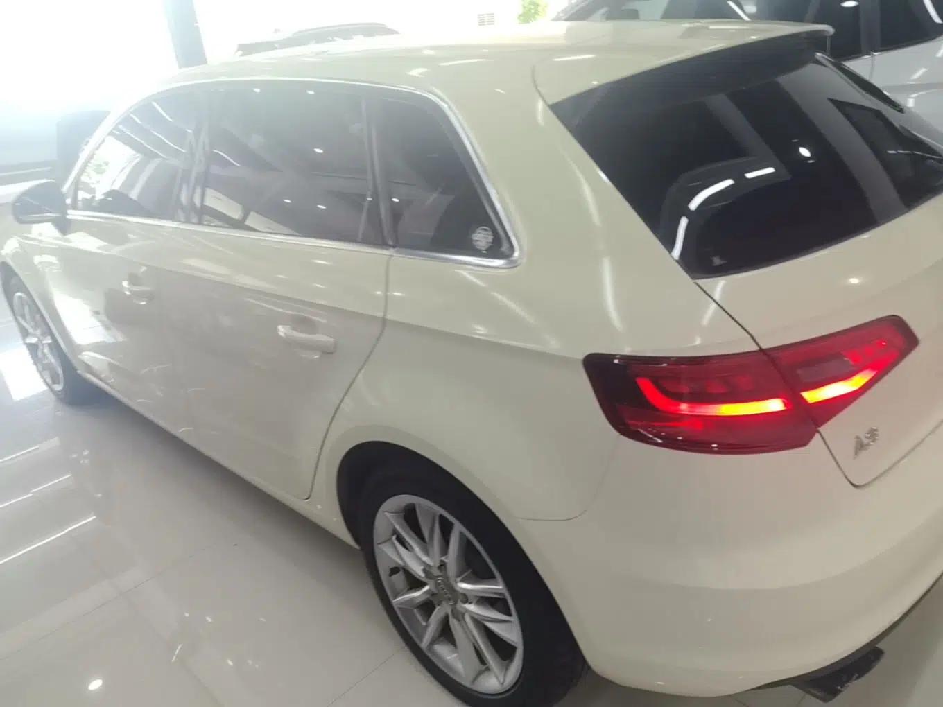Audi A3 2014 Sportback 35 TFSI Automatic Comfort Model — миниатюра 4