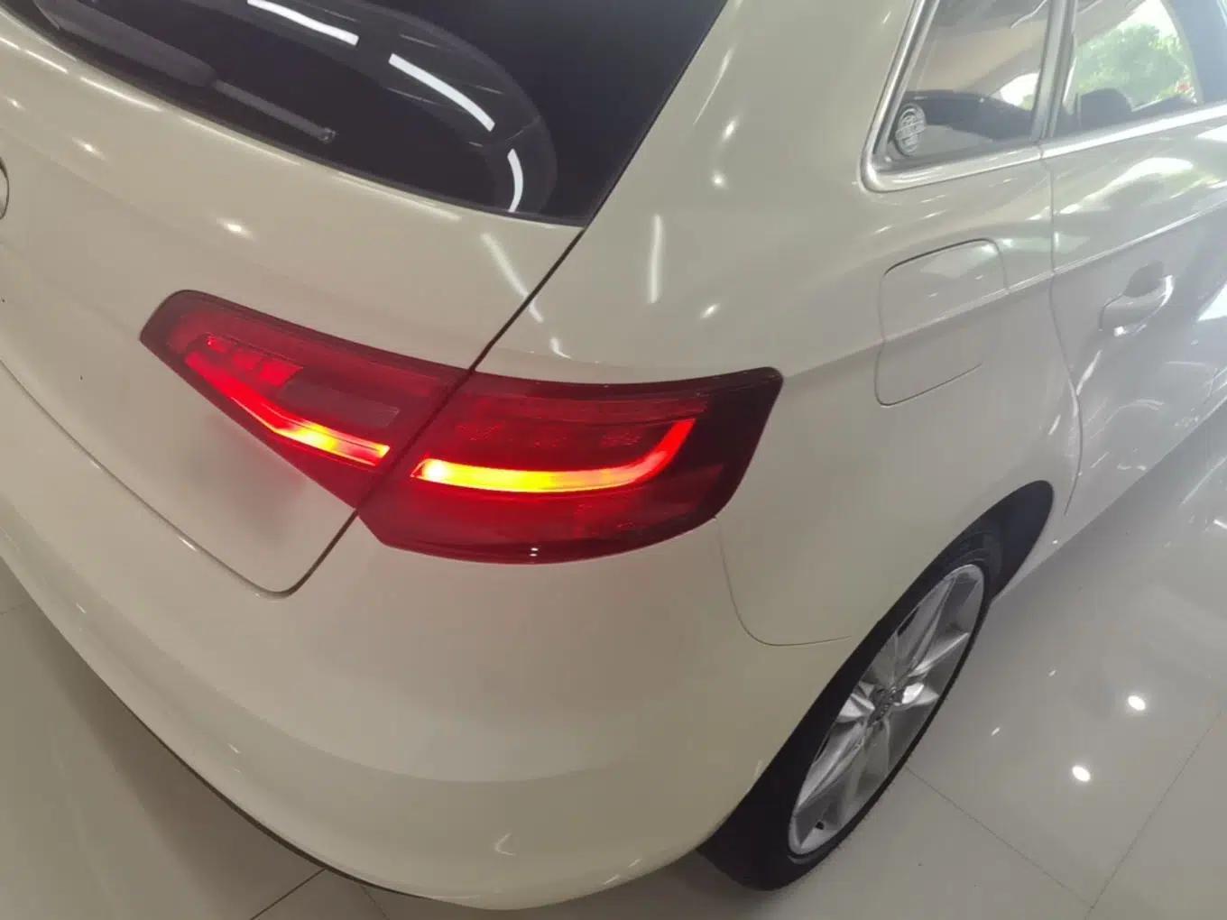 Audi A3 2014 Sportback 35 TFSI Automatic Comfort Model — миниатюра 9