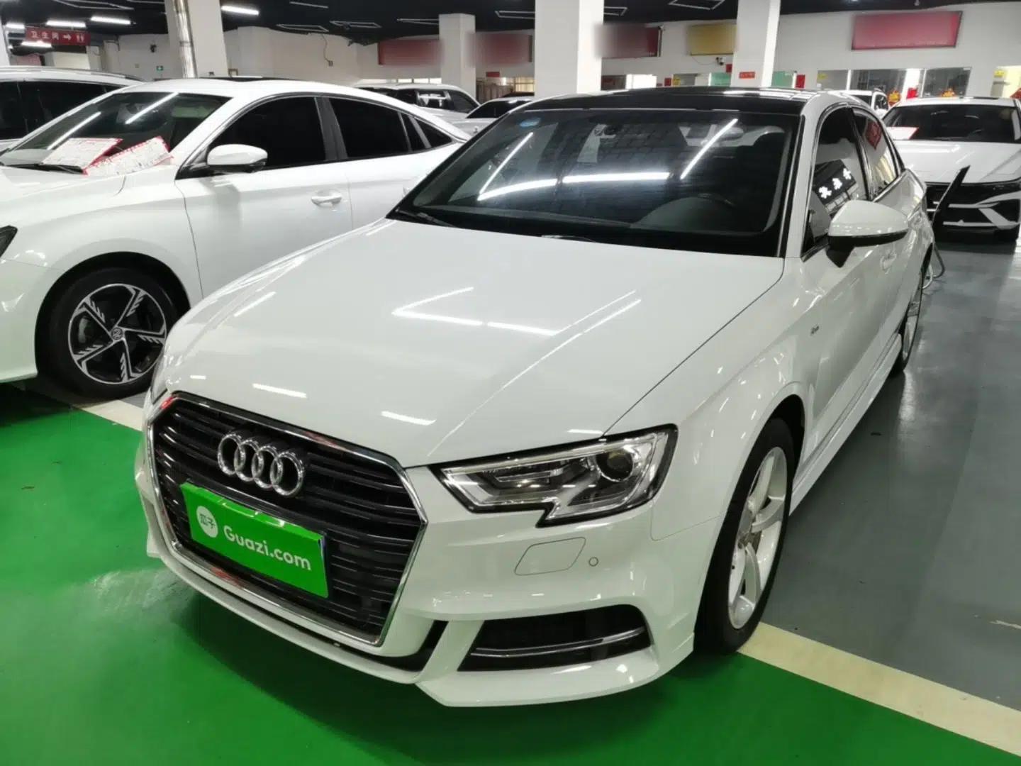 Audi A3 2018 30th Anniversary Edition Limousine 35 TFSI Fashion Model — миниатюра 1
