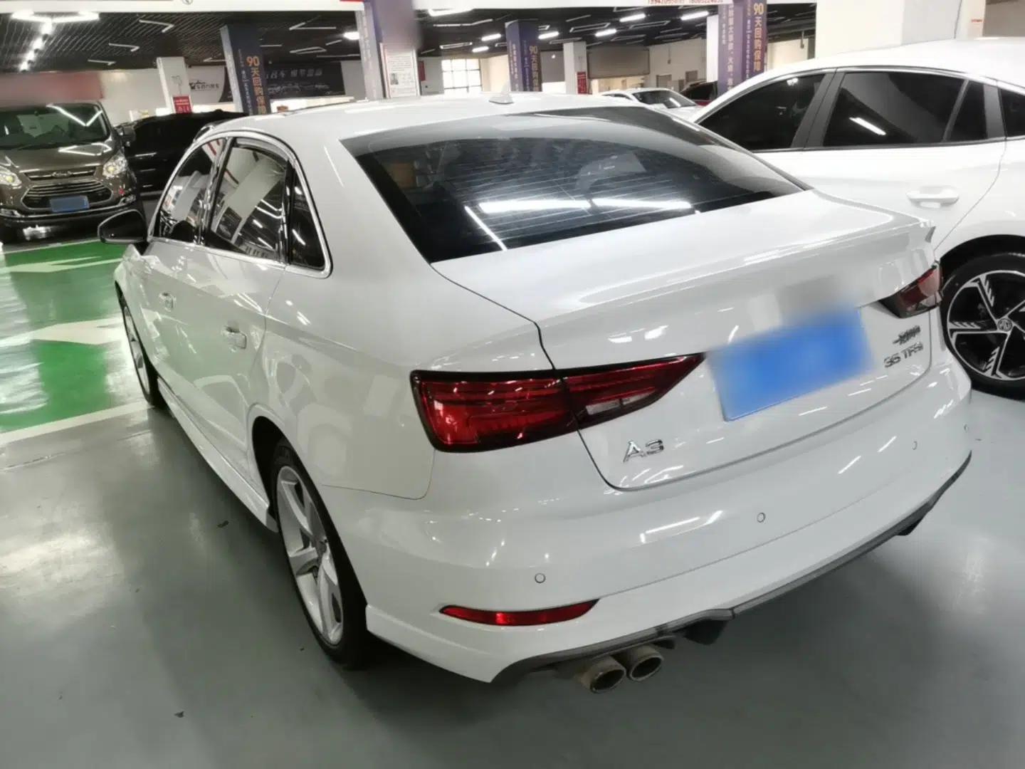 Audi A3 2018 30th Anniversary Edition Limousine 35 TFSI Fashion Model — миниатюра 4