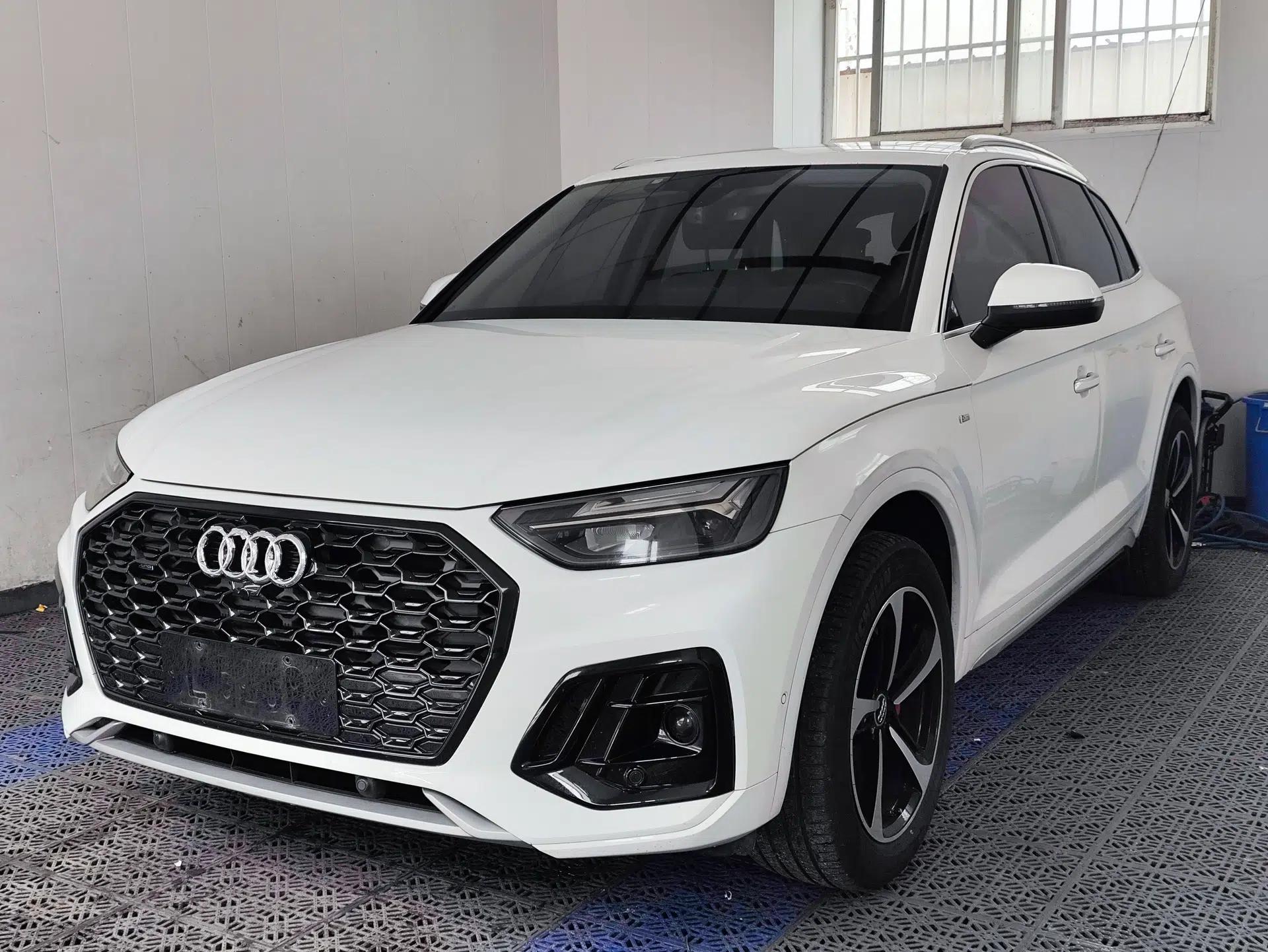 Audi Q5L 2022 40T Luxury Dynamic Model — миниатюра 1