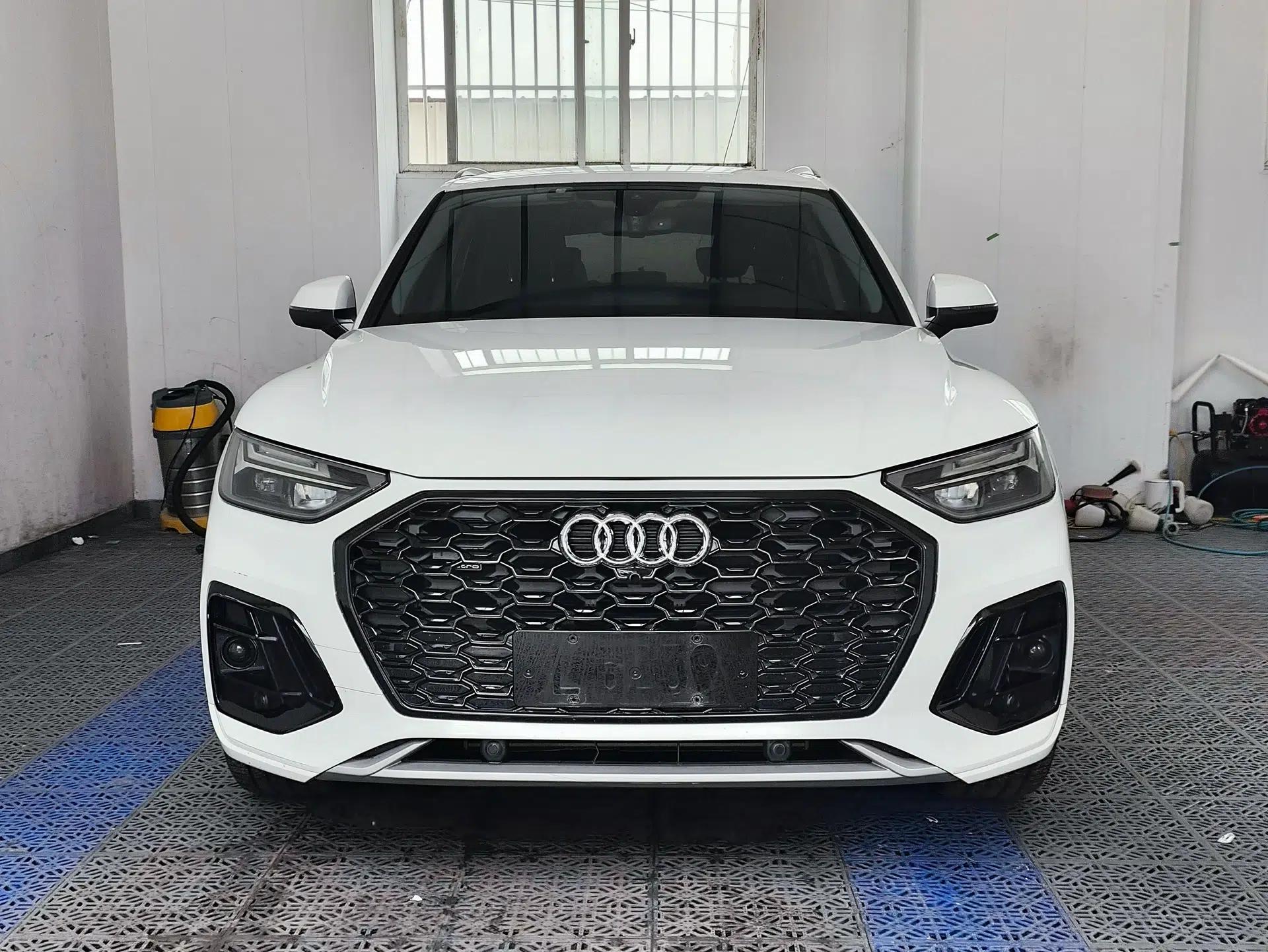 Audi Q5L 2022 40T Luxury Dynamic Model — миниатюра 2