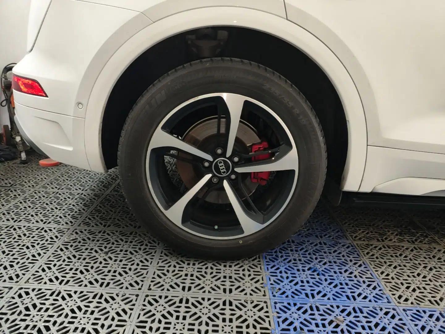 Audi Q5L 2022 40T Luxury Dynamic Model — миниатюра 11