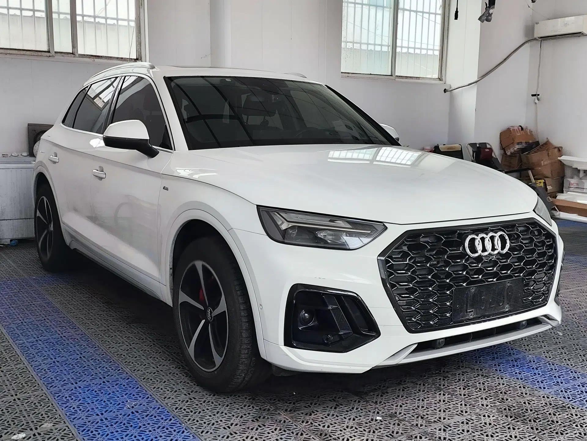 Audi Q5L 2022 40T Luxury Dynamic Model — миниатюра 3