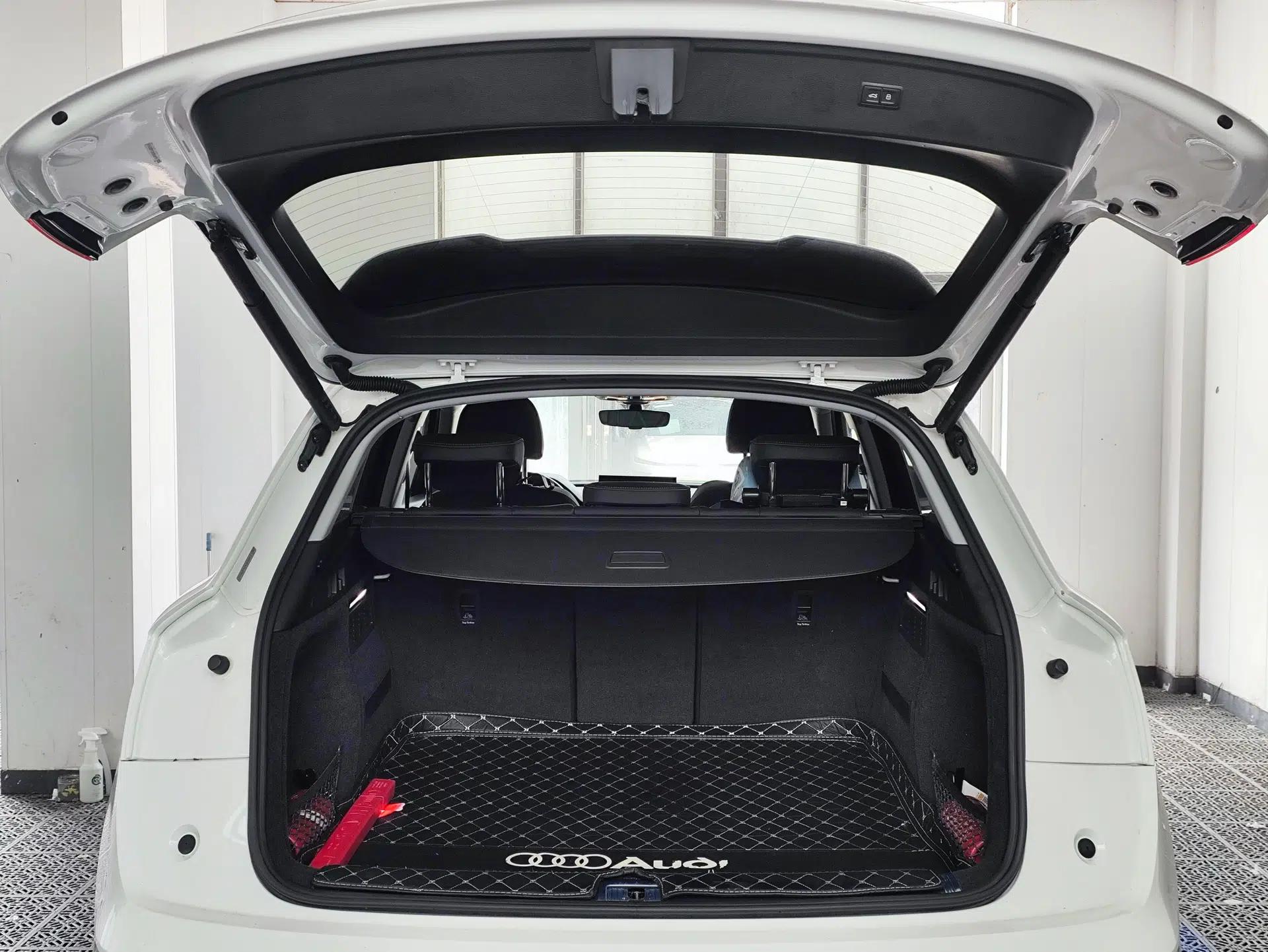 Audi Q5L 2022 40T Luxury Dynamic Model — миниатюра 22