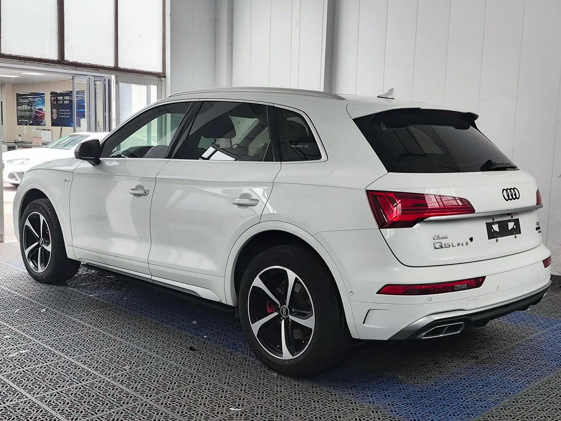 Audi Q5L 2022 40T Luxury Dynamic Model — миниатюра 4