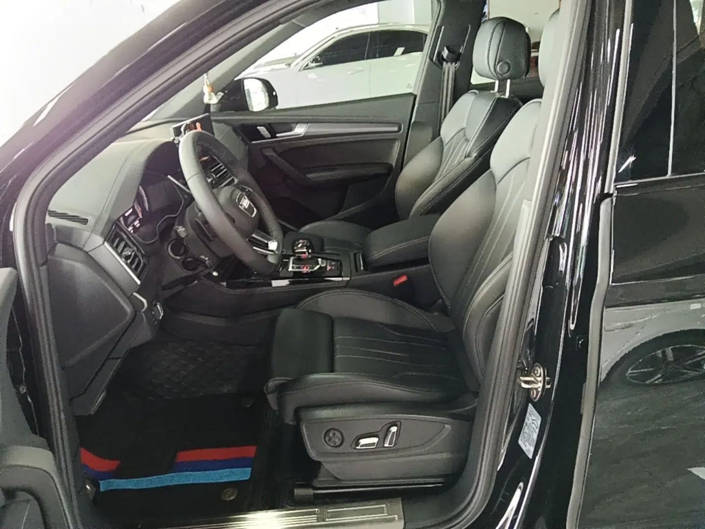Audi Q5L 2025 40 TFSI Luxury Dynamic Edition — миниатюра 17