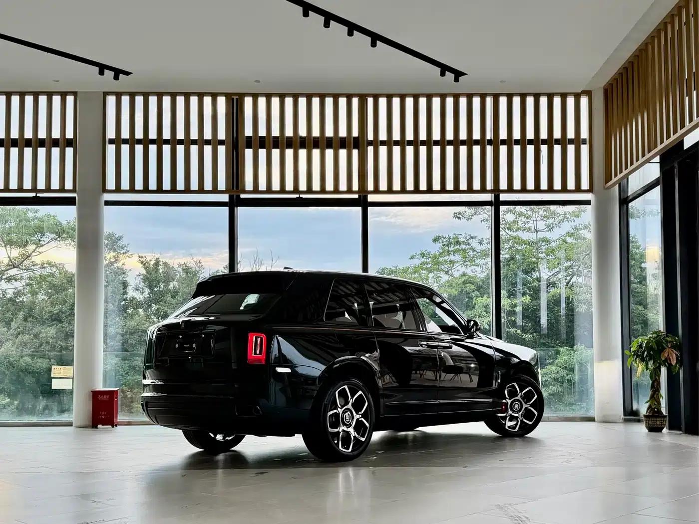 2020 Cullinan Black Badge — миниатюра 3