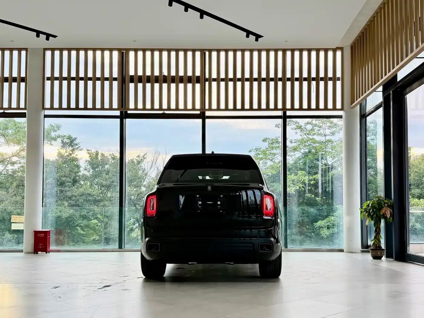 2020 Cullinan Black Badge — миниатюра 4