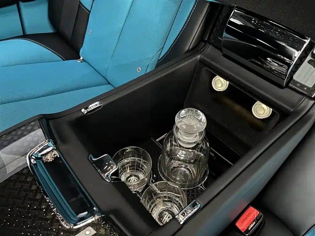 2024 Cullinan Black Badge — миниатюра 19