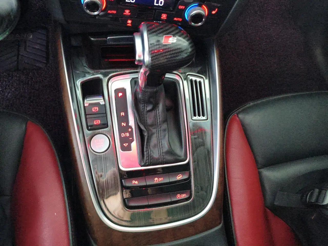 Audi Q5 2018 Collector's Edition 40 TFSI Technology Model — миниатюра 14
