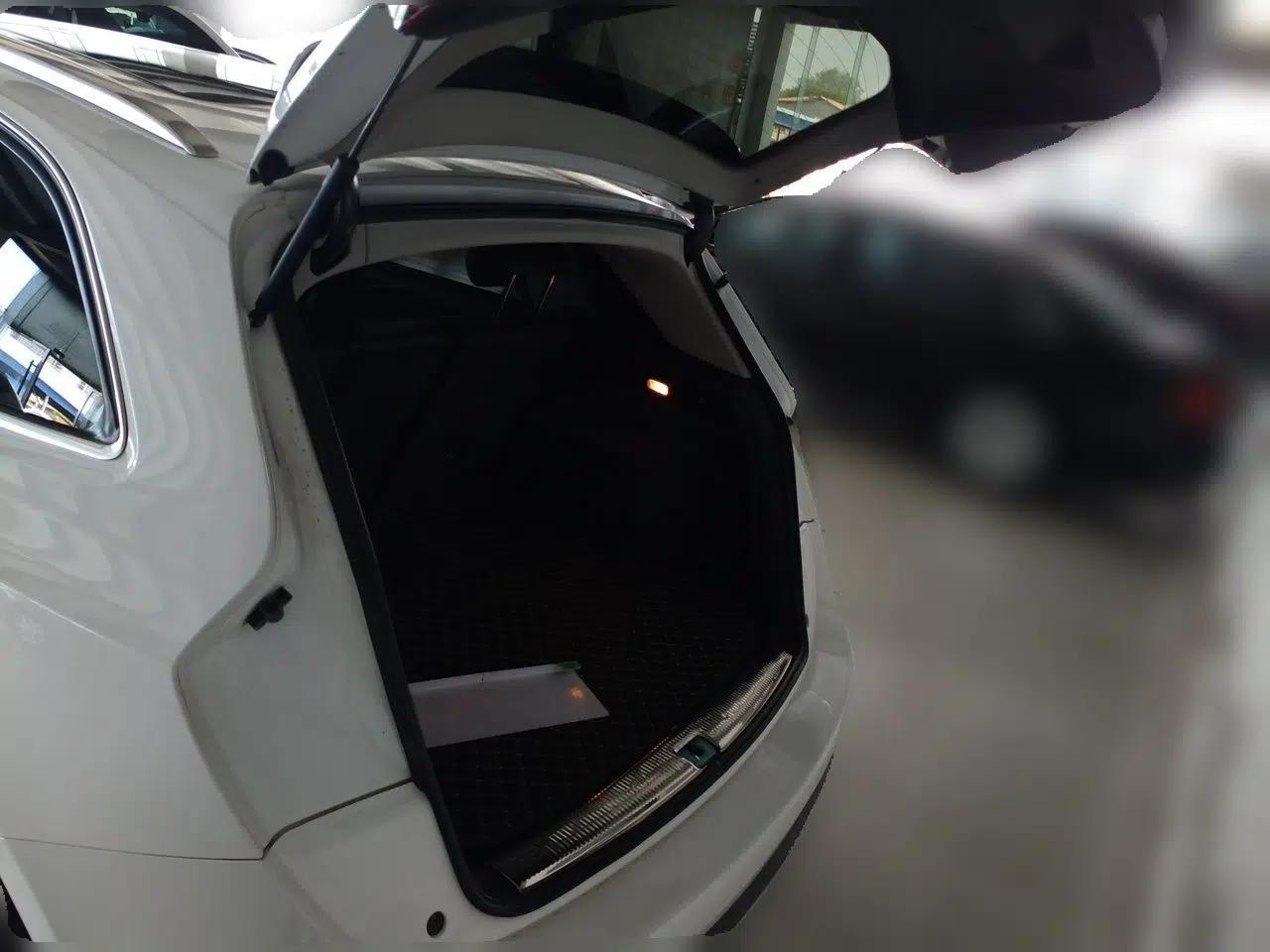 Audi Q5 2018 Collector's Edition 40 TFSI Technology Model — миниатюра 19
