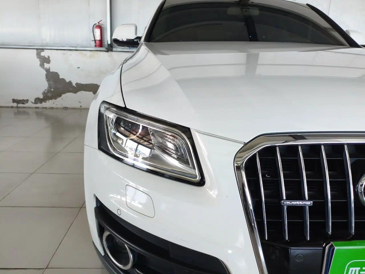 Audi Q5 2018 Collector's Edition 40 TFSI Technology Model — миниатюра 7