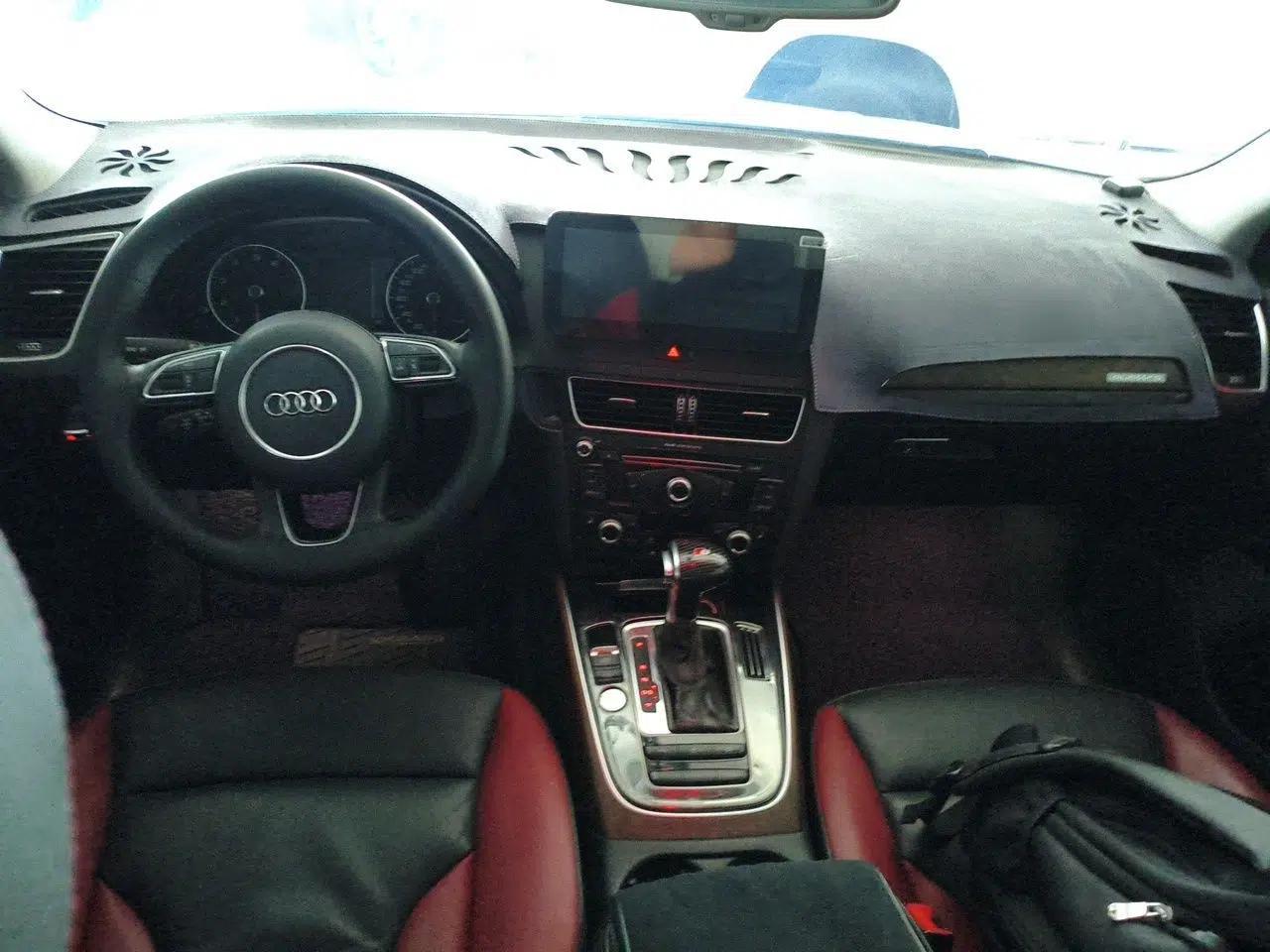 Audi Q5 2018 Collector's Edition 40 TFSI Technology Model — миниатюра 9