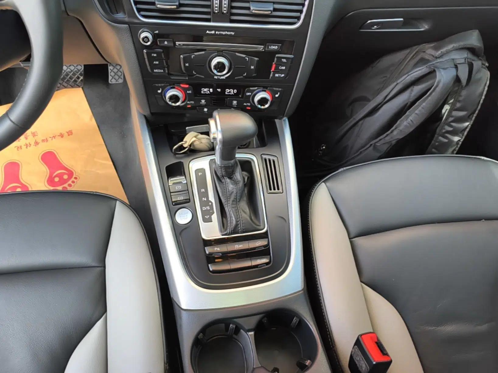 Audi Q5 2018 Collector's Edition 40 TFSI Technology Model — миниатюра 16