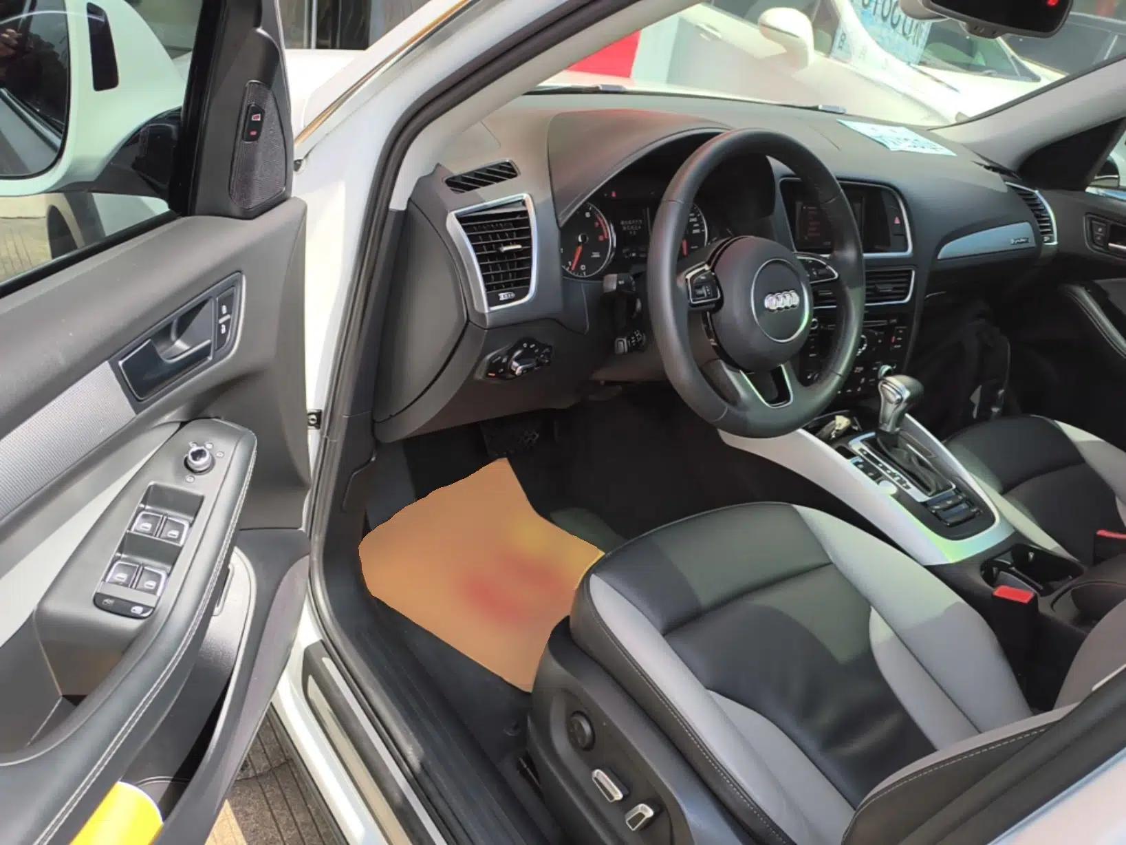 Audi Q5 2018 Collector's Edition 40 TFSI Technology Model — миниатюра 18