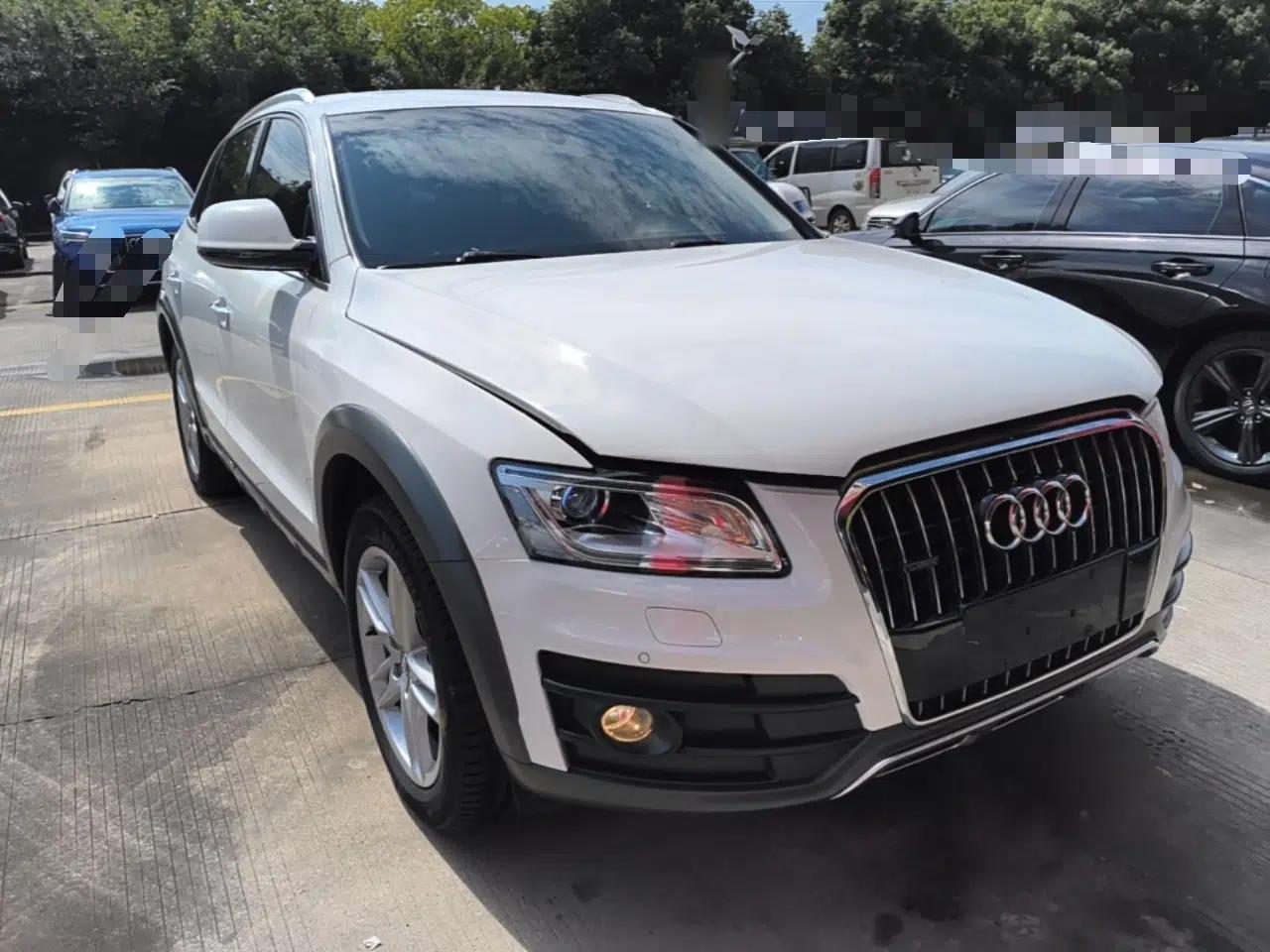 Audi Q5 2018 Collector's Edition 40 TFSI Technology Model — миниатюра 3
