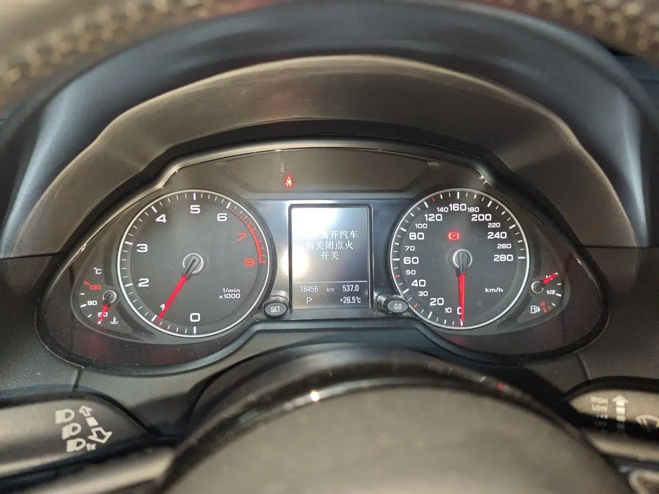 Audi Q5 2018 Collector's Edition 40 TFSI Technology Model — миниатюра 11