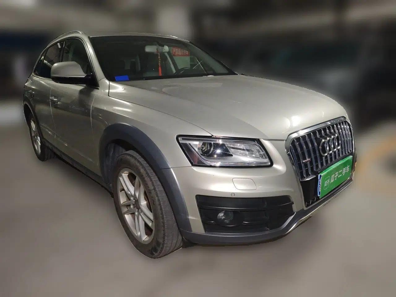 Audi Q5 2018 Collector's Edition 40 TFSI Technology Model — миниатюра 3