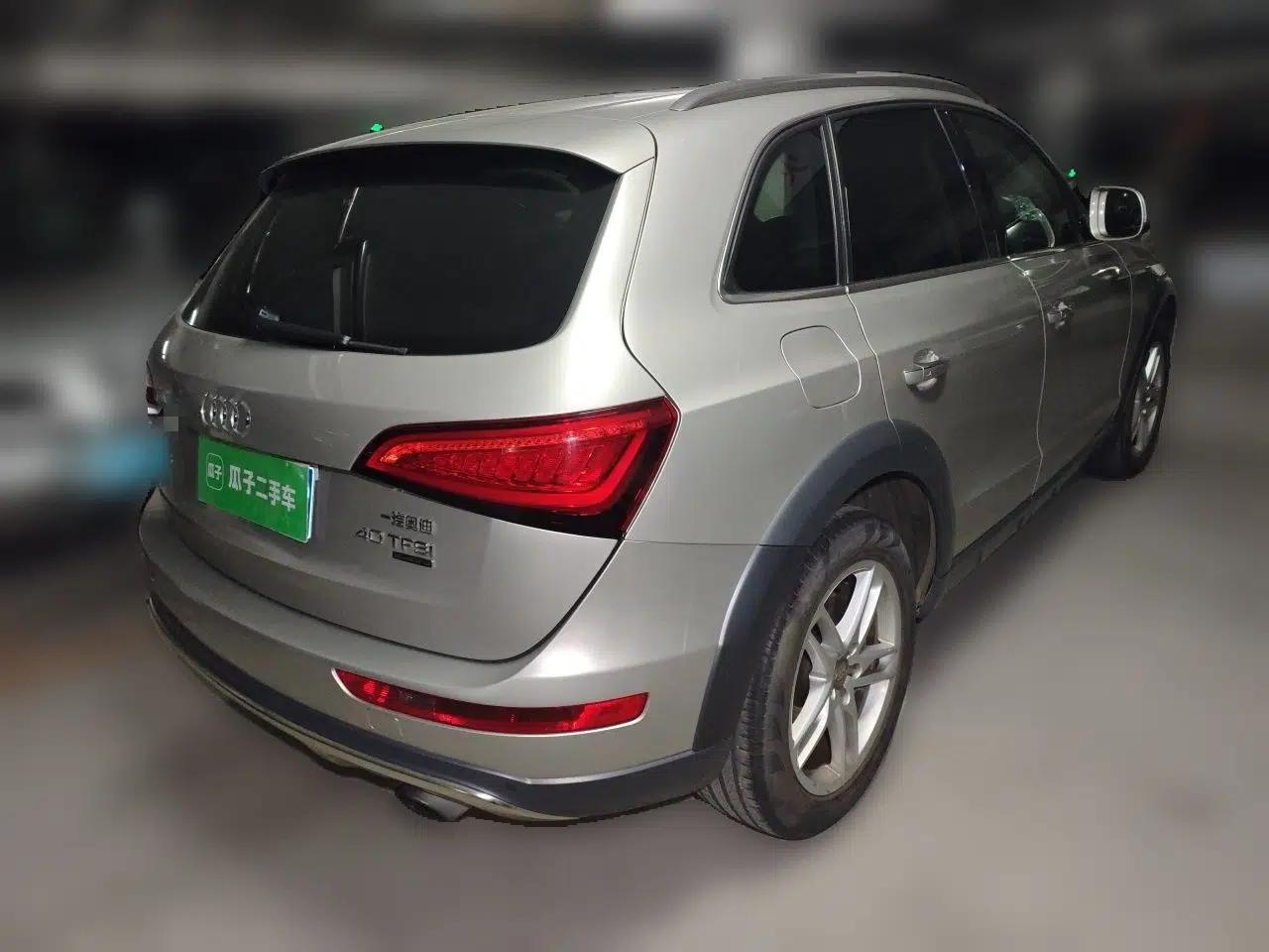 Audi Q5 2018 Collector's Edition 40 TFSI Technology Model — миниатюра 6