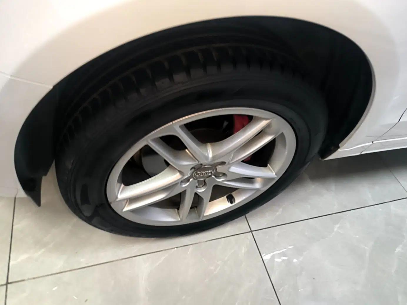 Audi Q5 2018 Collector's Edition 40 TFSI Technology Model — миниатюра 12