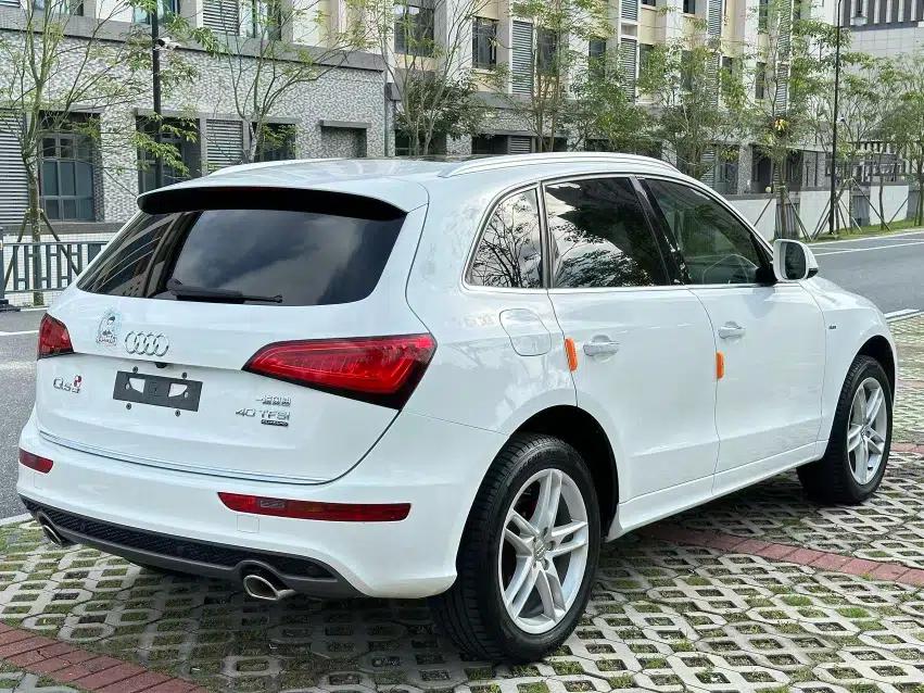 Audi Q5 2018 Collector's Edition 40 TFSI Technology Model — миниатюра 18