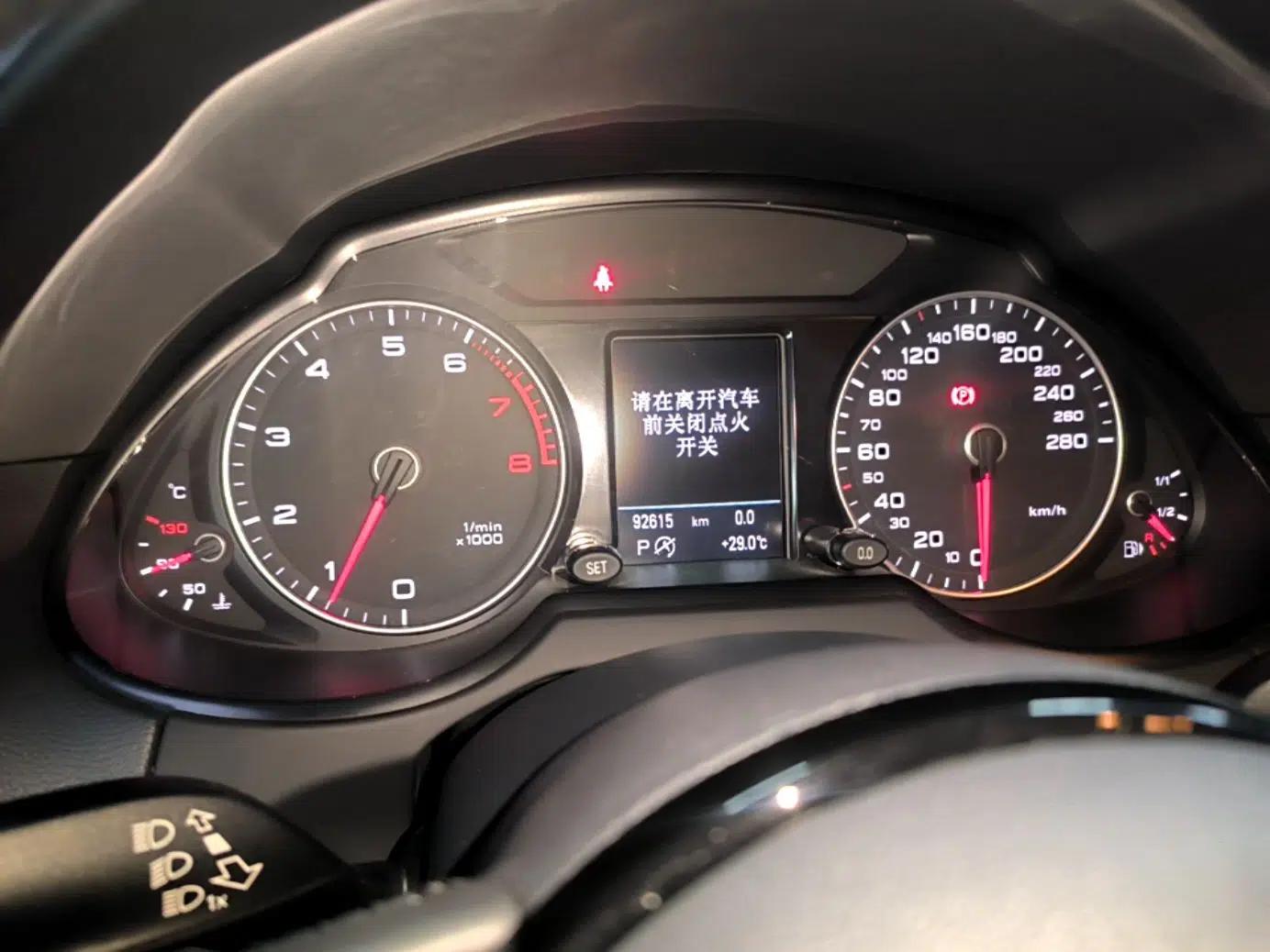 Audi Q5 2018 Collector's Edition 40 TFSI Technology Model — миниатюра 21