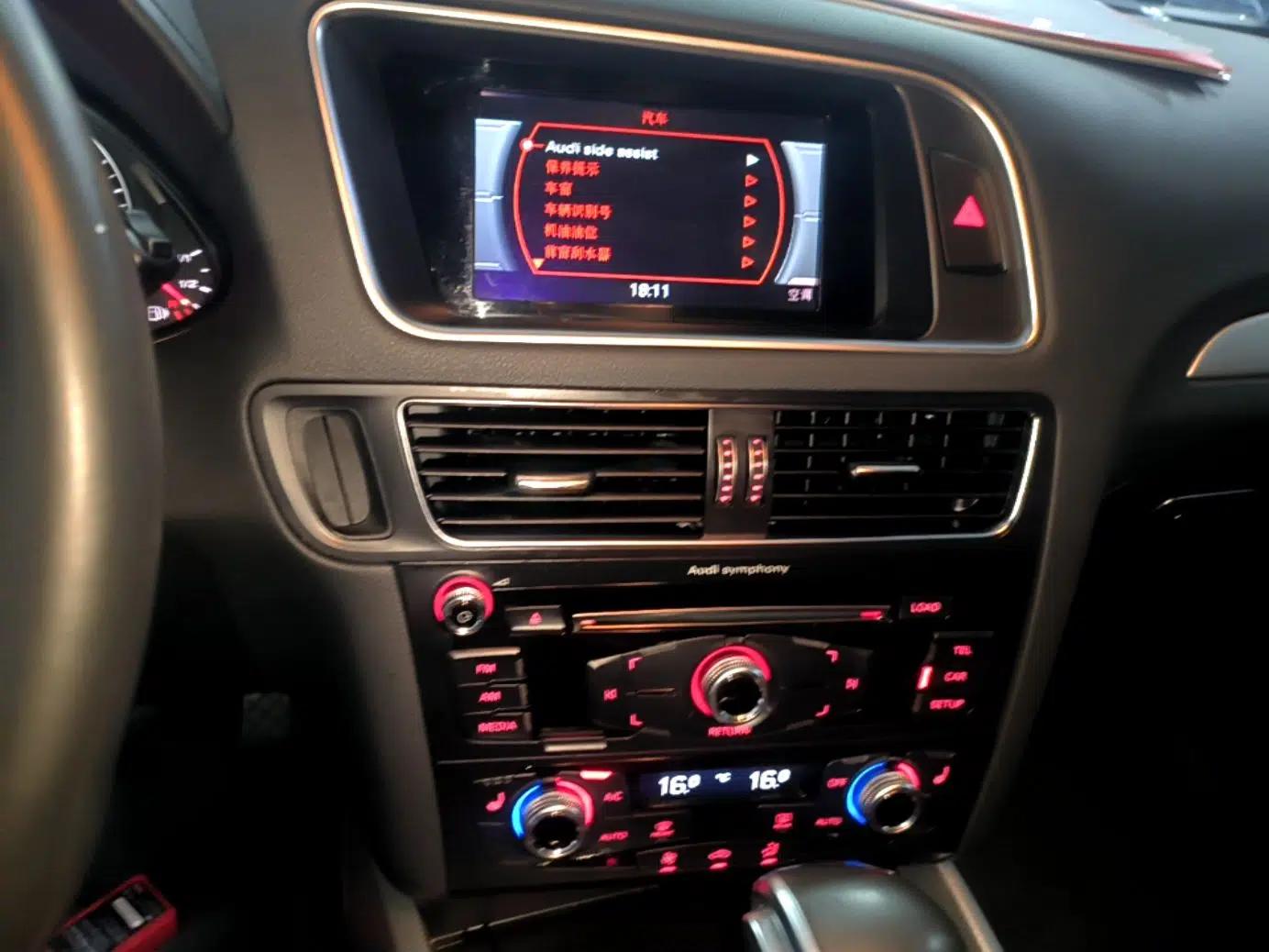 Audi Q5 2018 Collector's Edition 40 TFSI Technology Model — миниатюра 22