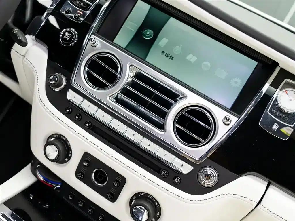 2017 Phantom 6.6T Black Badge Edition — миниатюра 18