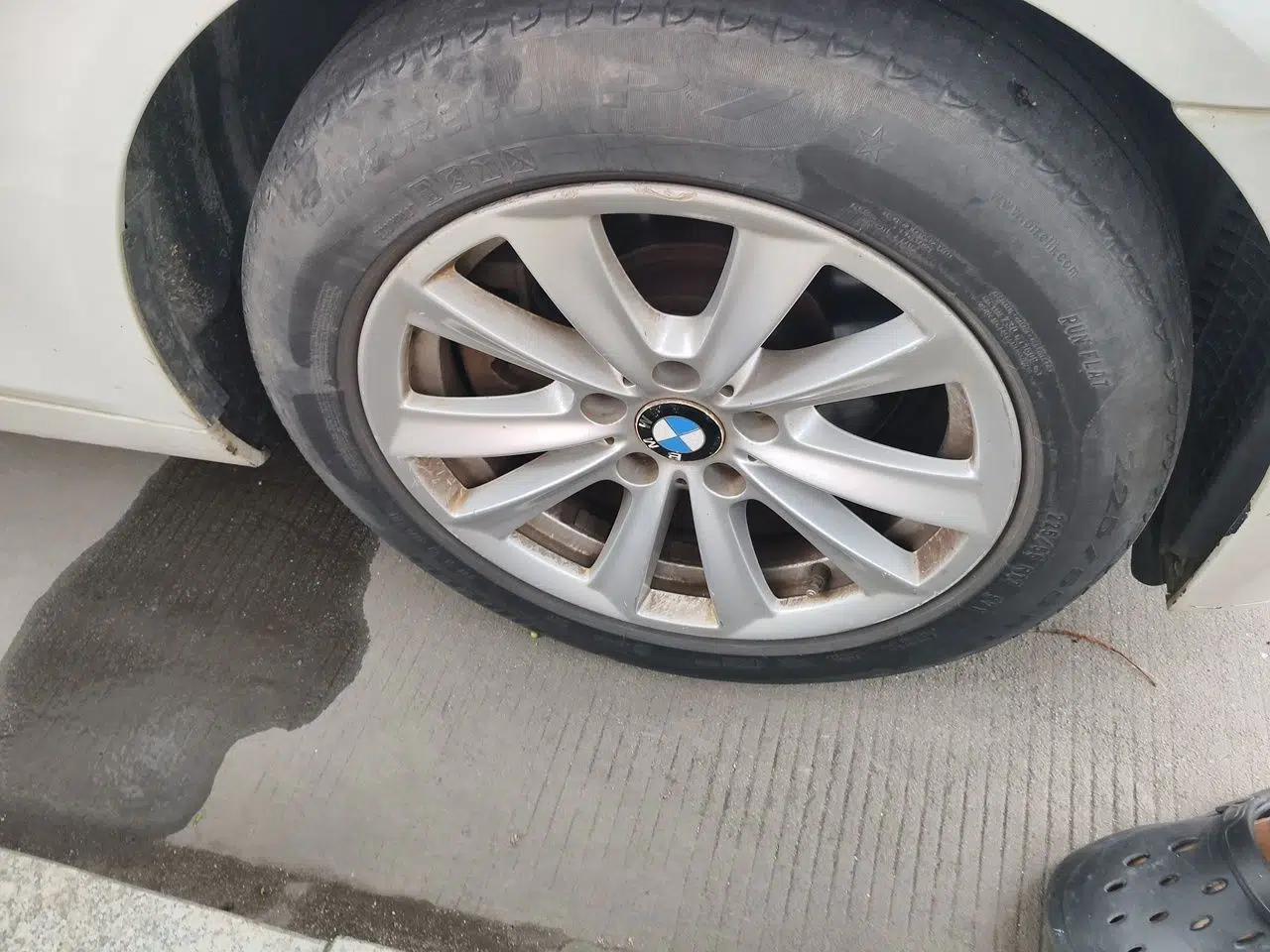BMW 5 Series 2011 523Li Leading Model — миниатюра 8