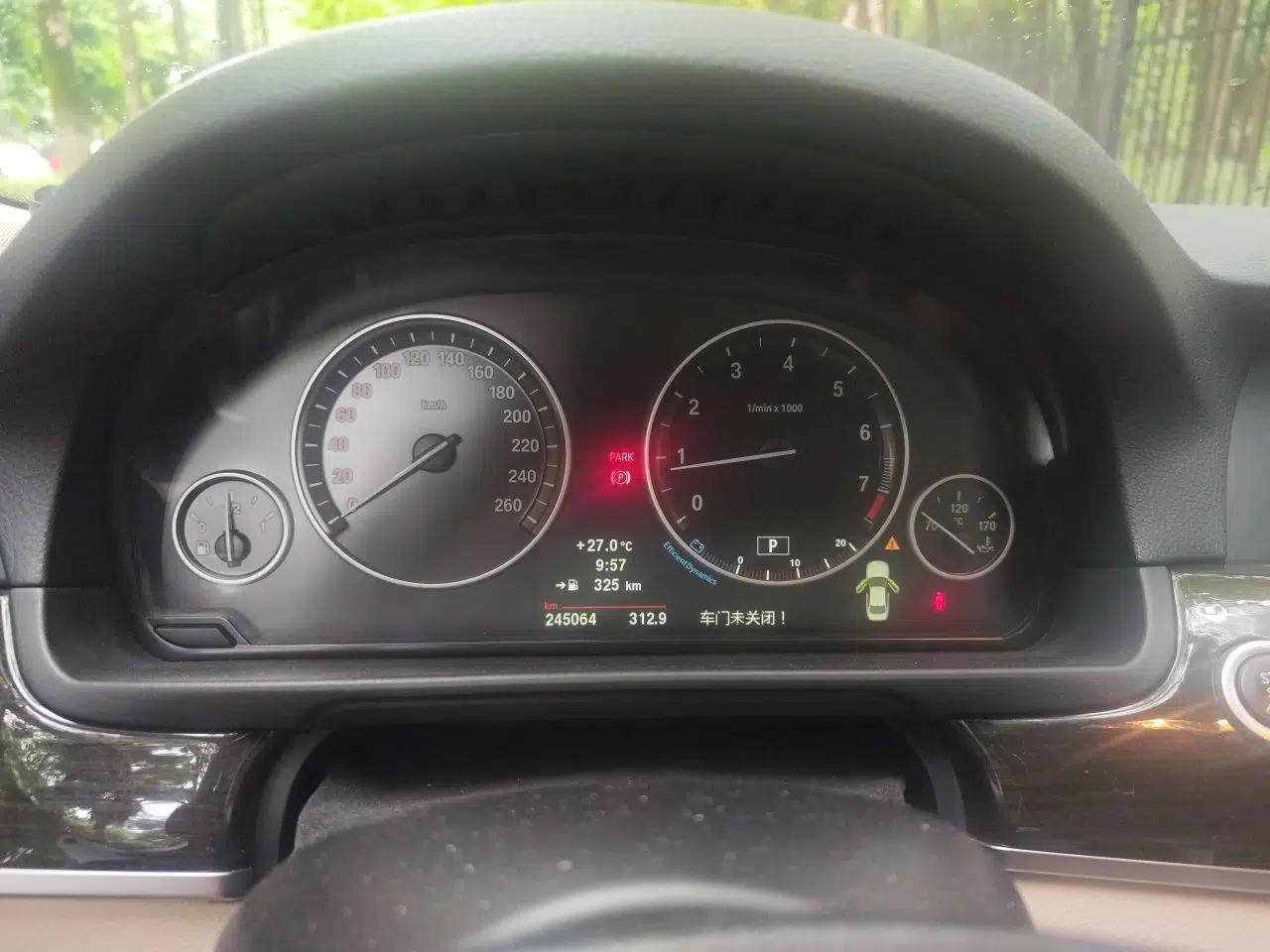 BMW 5 Series 2012 530Li Leading Model — миниатюра 11