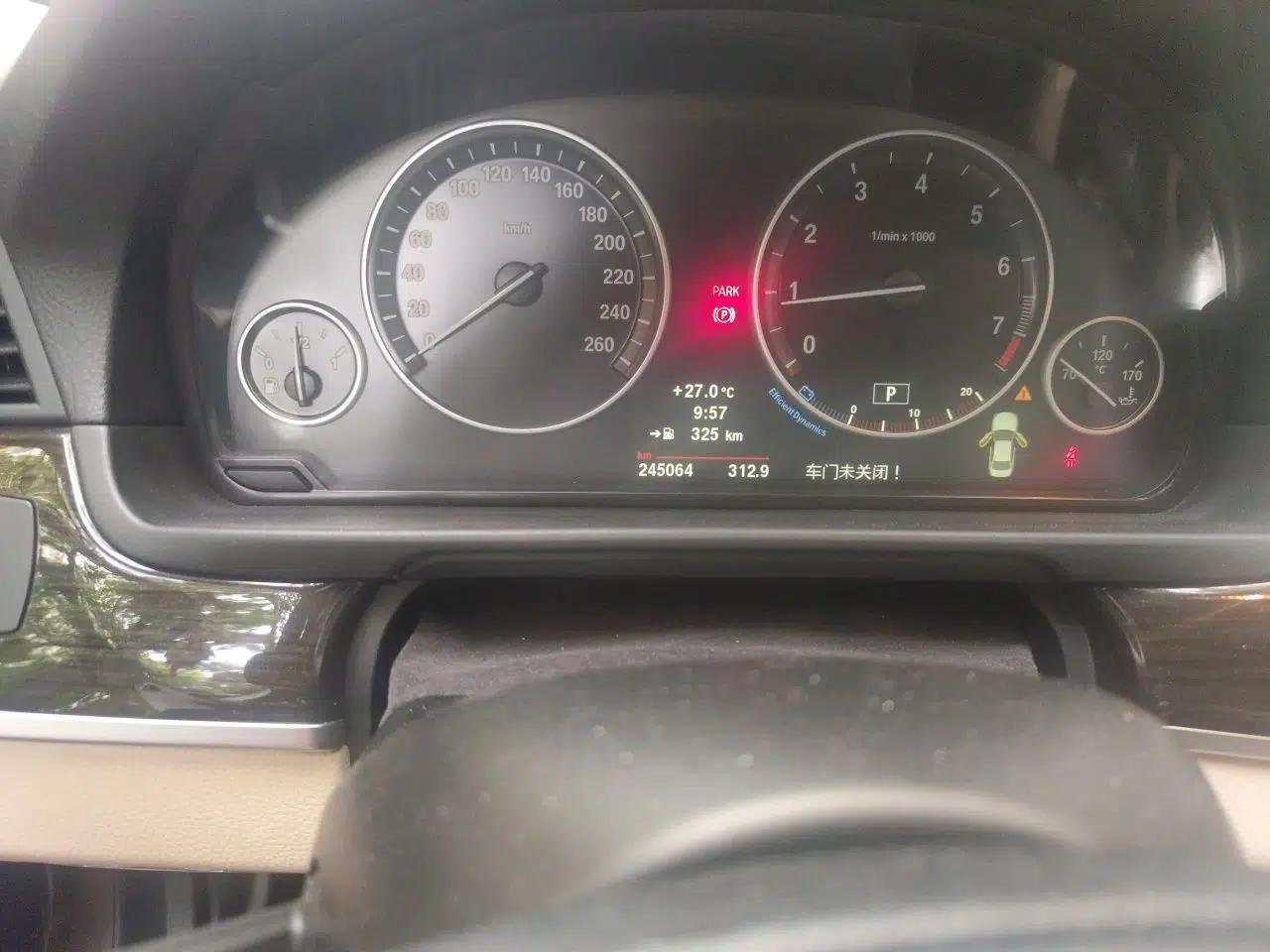 BMW 5 Series 2012 530Li Leading Model — миниатюра 12