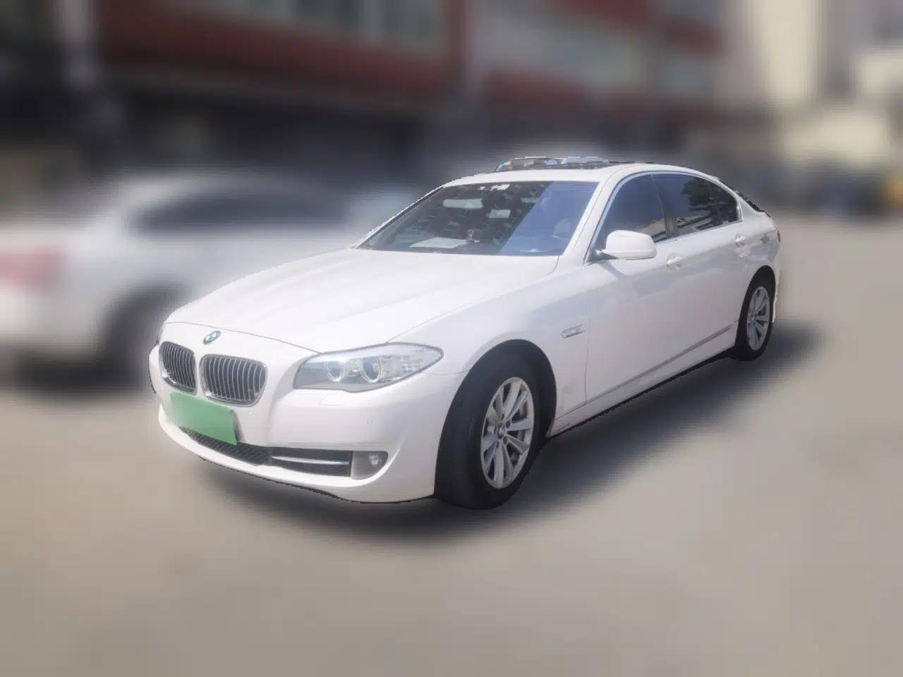 BMW 5 Series 2011 523Li Luxury Model — миниатюра 1