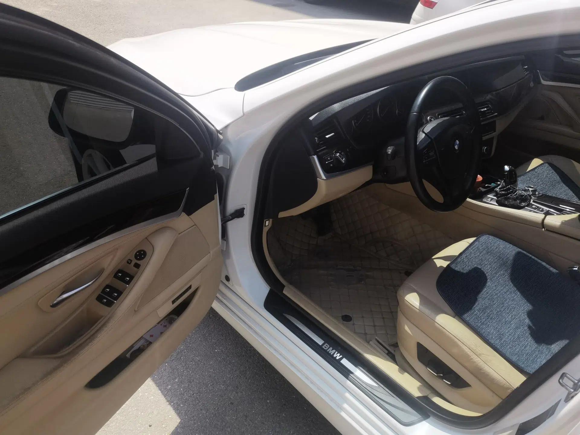 BMW 5 Series 2011 523Li Luxury Model — миниатюра 16