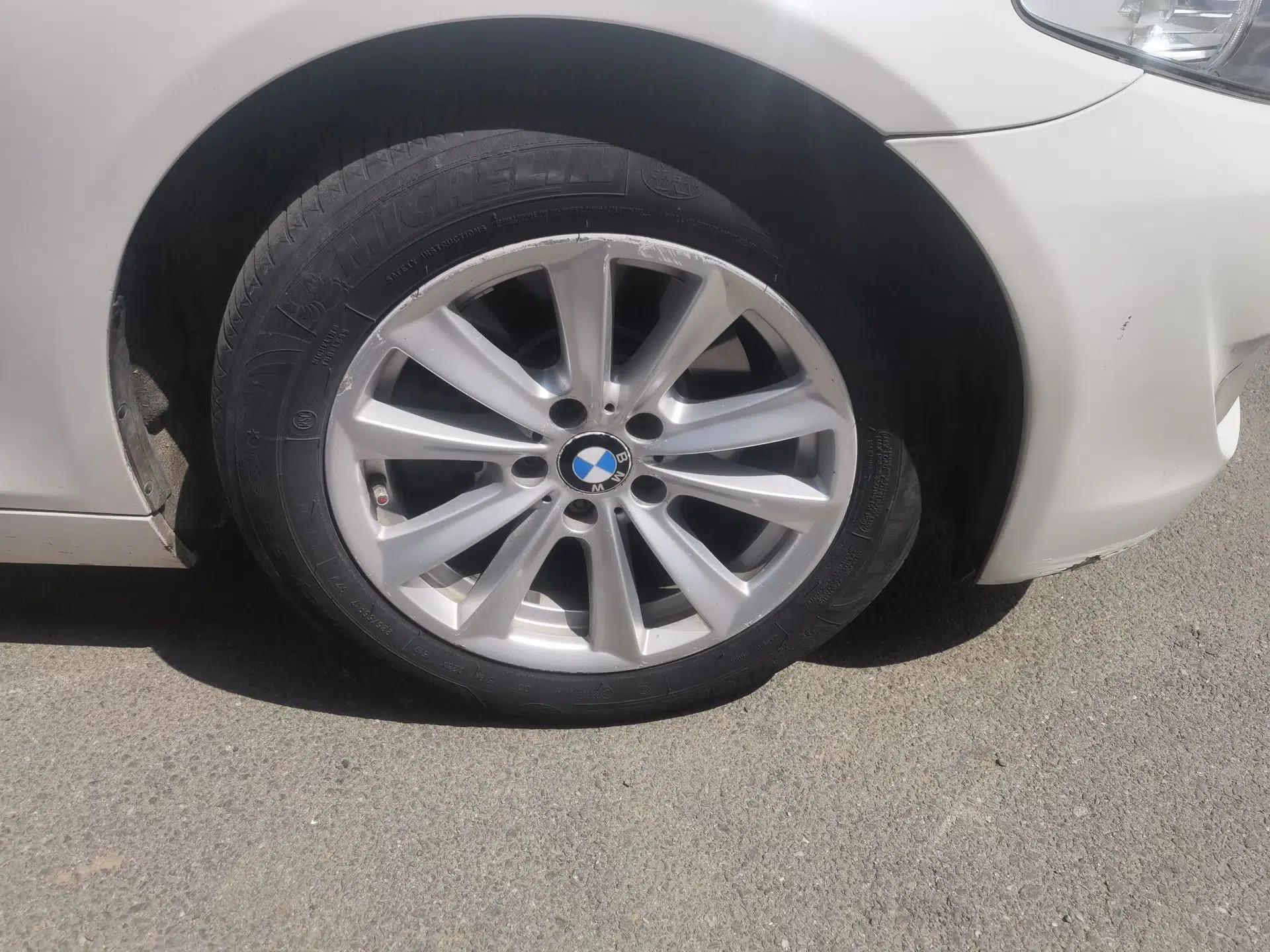 BMW 5 Series 2011 523Li Luxury Model — миниатюра 8
