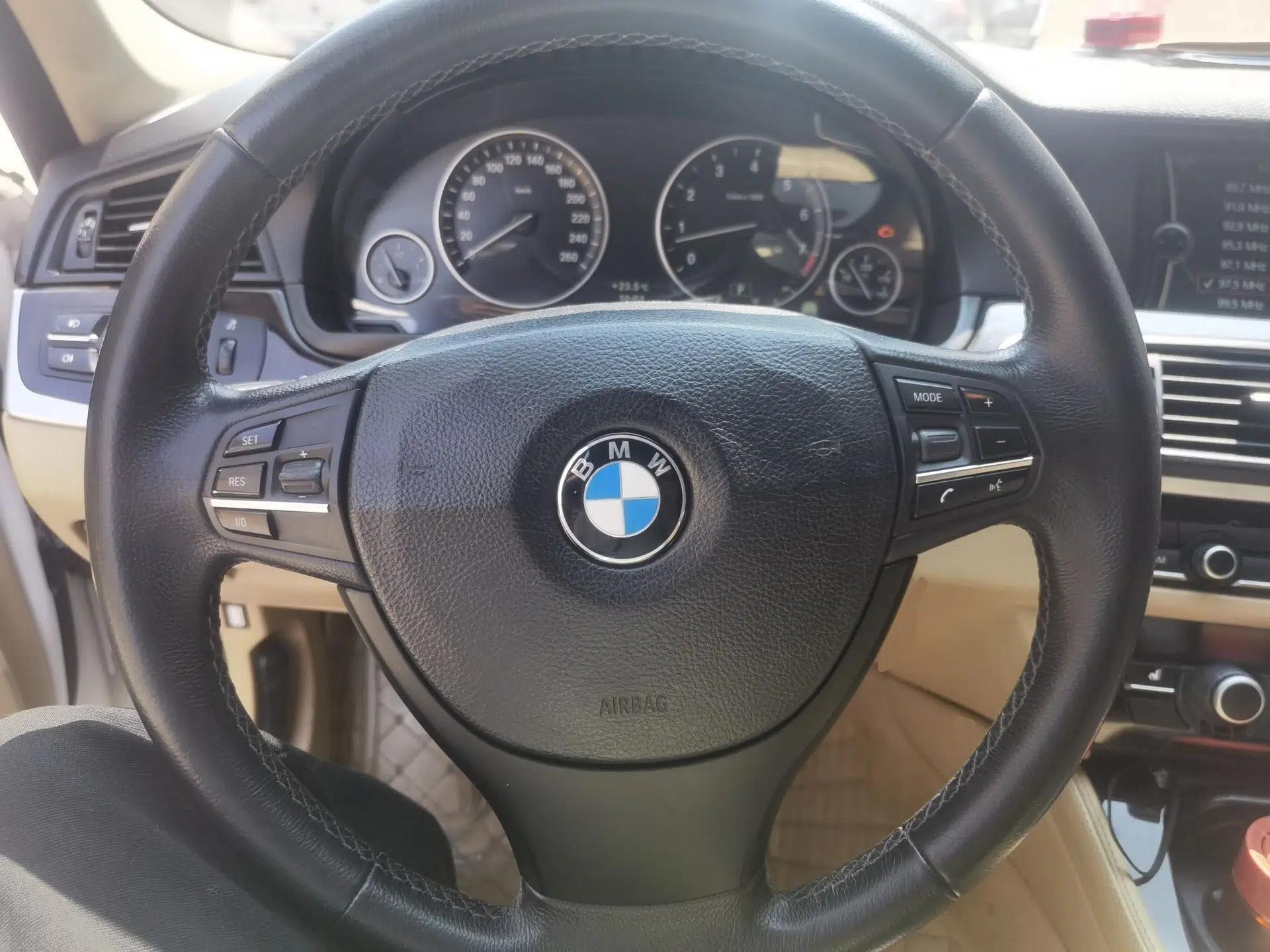 BMW 5 Series 2011 523Li Luxury Model — миниатюра 10