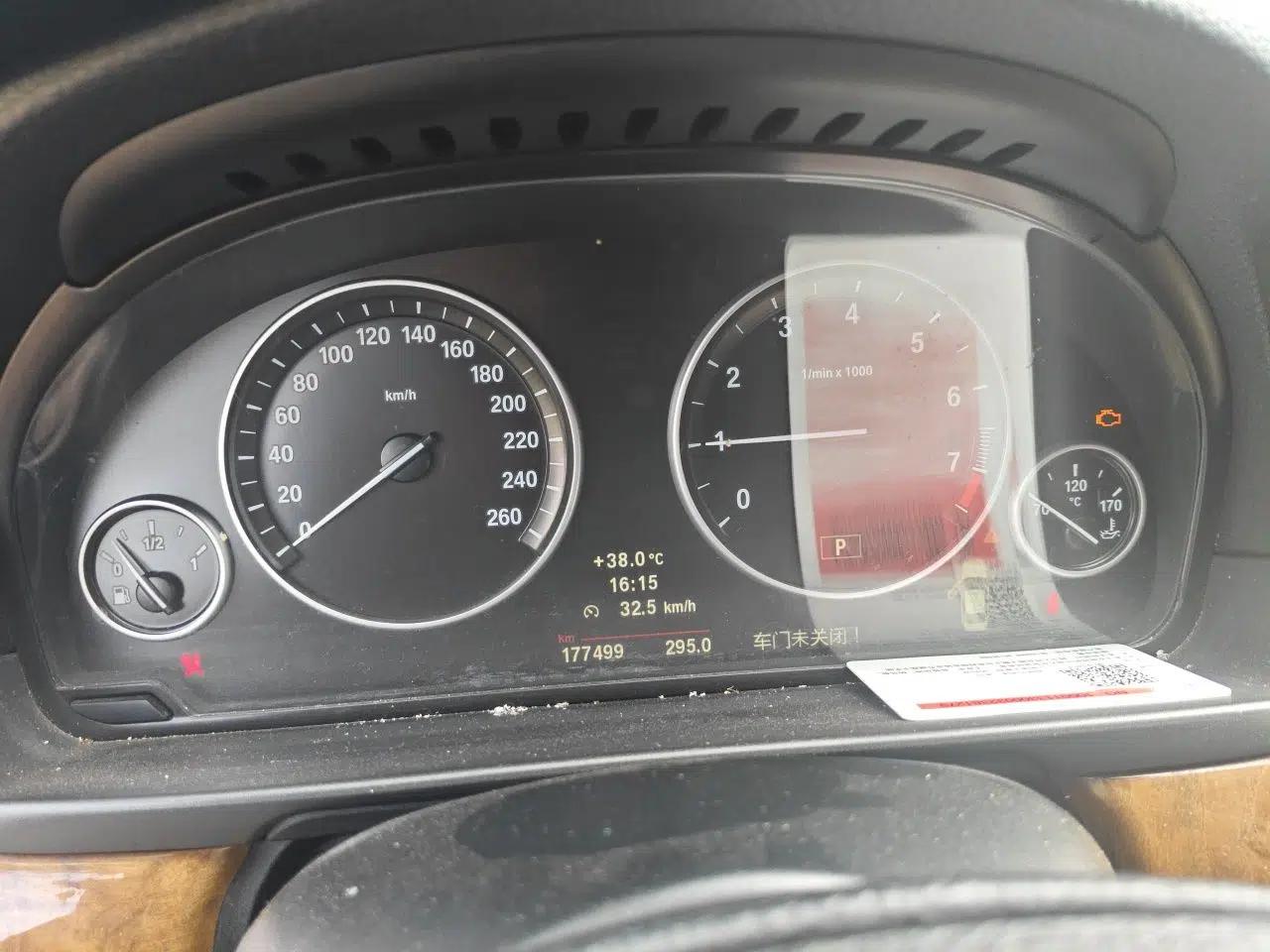 BMW 5 Series 2011 528Li Luxury Model — миниатюра 11