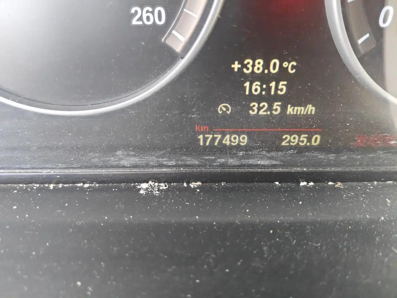BMW 5 Series 2011 528Li Luxury Model — миниатюра 12