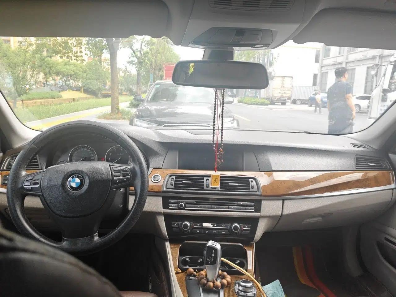 BMW 5 Series 2011 528Li Luxury Model — миниатюра 9