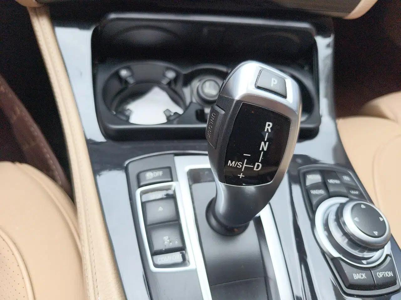 BMW 5 Series 2013 520Li Elegant Edition — миниатюра 14