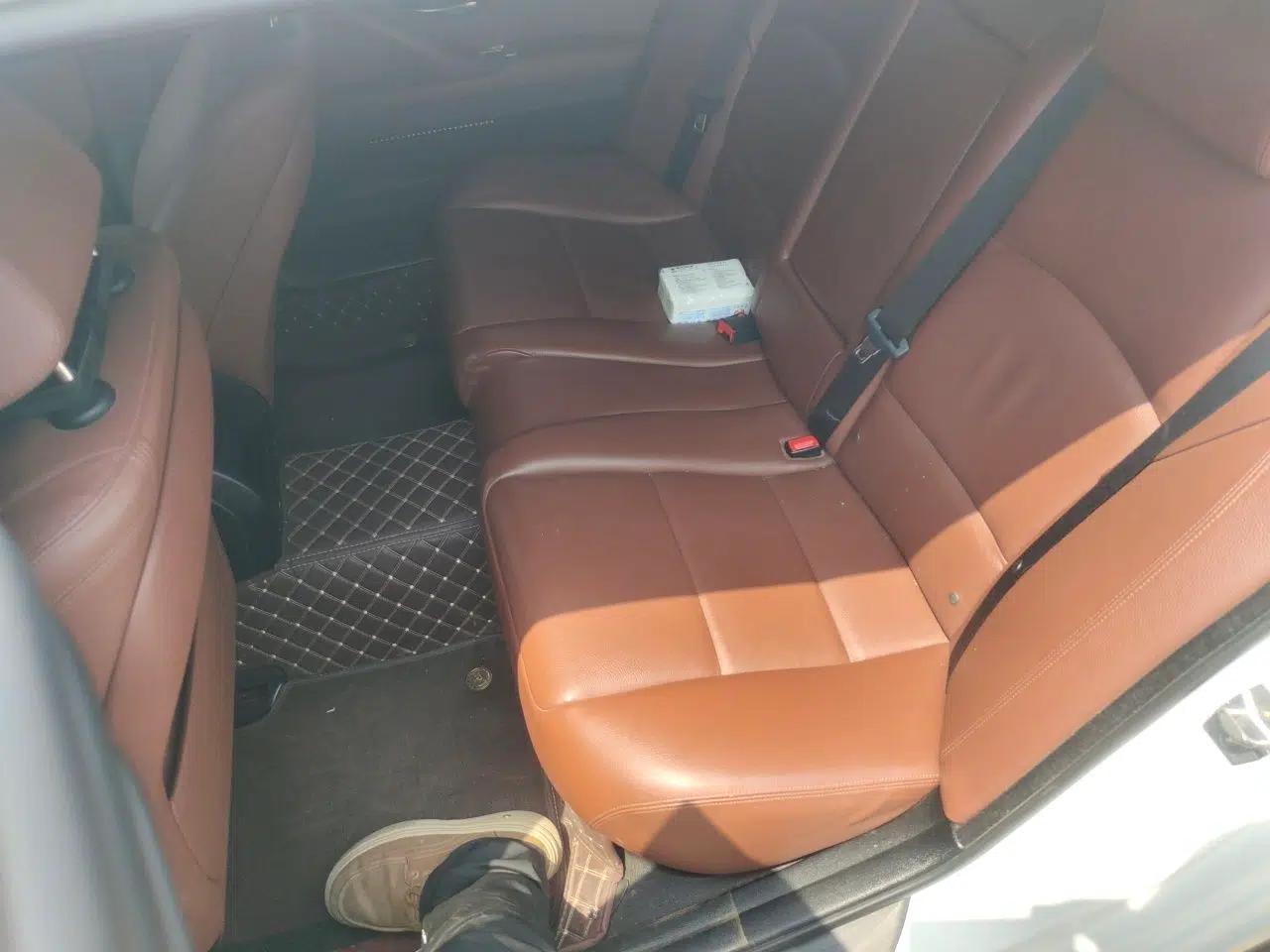 BMW 5 Series 2014 520Li Elegant Model — миниатюра 17
