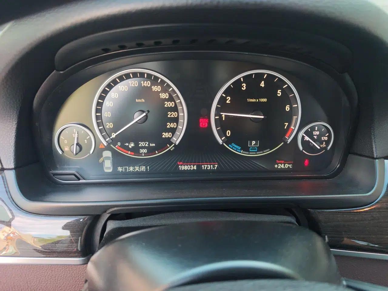 BMW 5 Series New Energy 2015 530Le — миниатюра 11